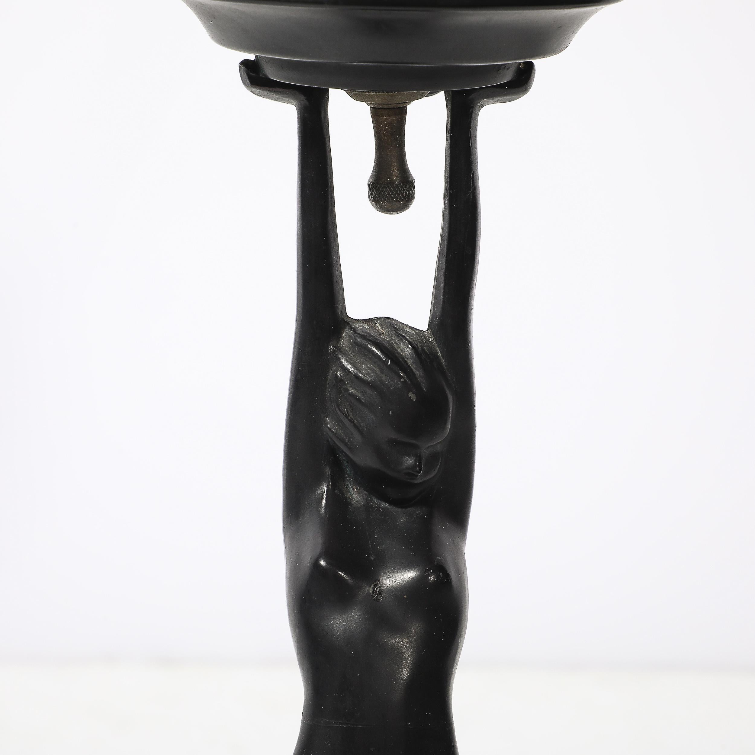 Art Déco Lampada da tavolo Art Deco Frankart L210 con paralume in bronzo nudo e vetro bianco craqueleur in vendita