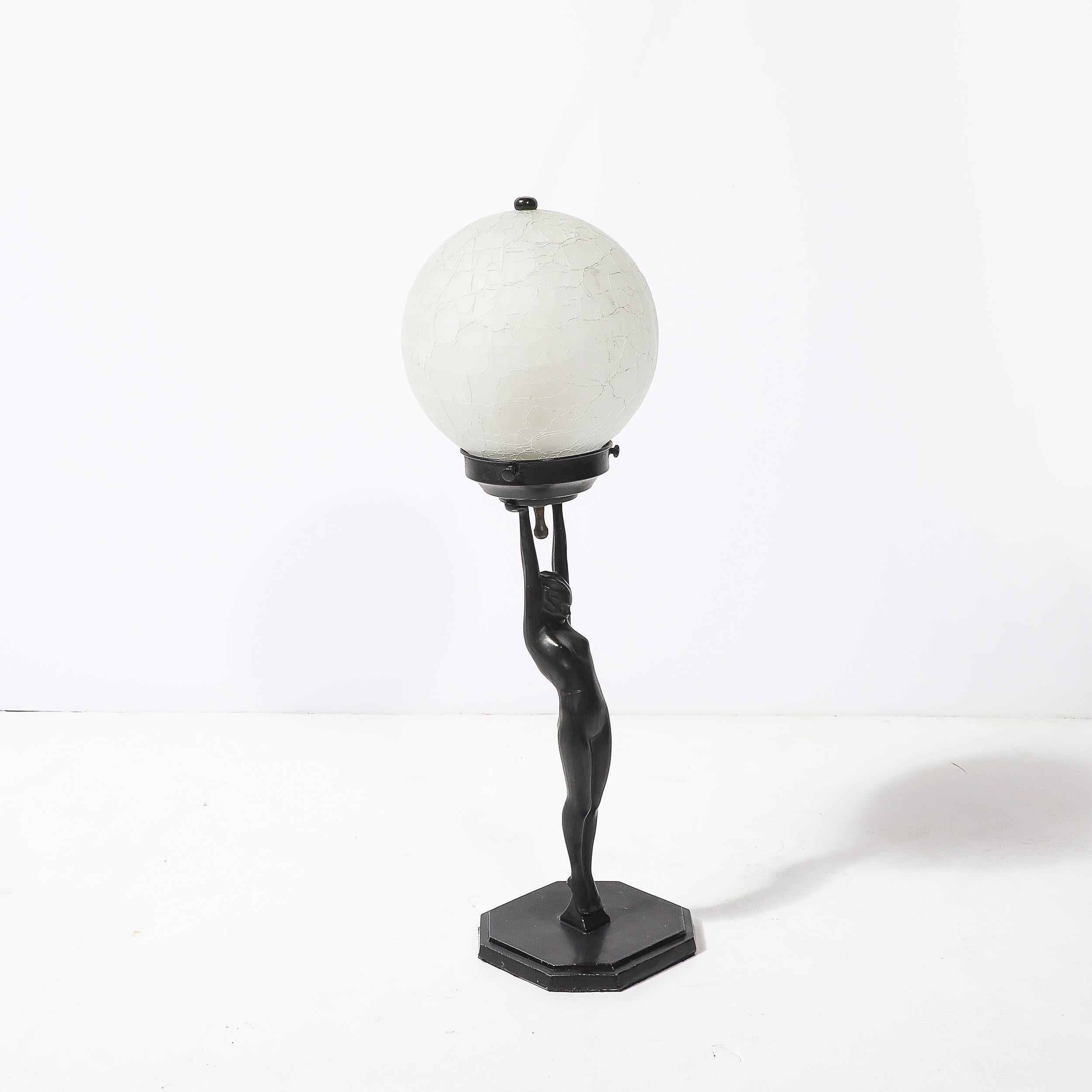 Lampada da tavolo Art Deco Frankart L210 con paralume in bronzo nudo e vetro bianco craqueleur In condizioni ottime in vendita a New York, NY