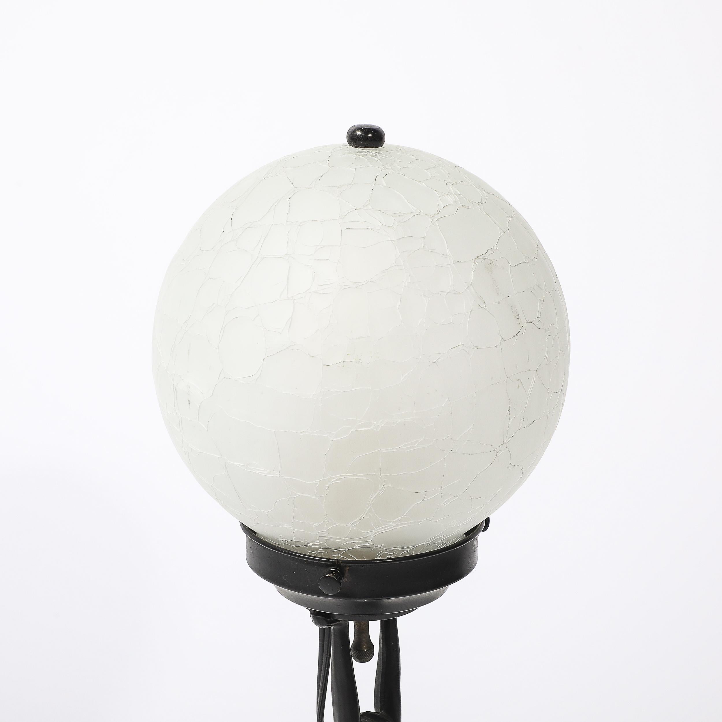 Metallo Lampada da tavolo Art Deco Frankart L210 con paralume in bronzo nudo e vetro bianco craqueleur in vendita