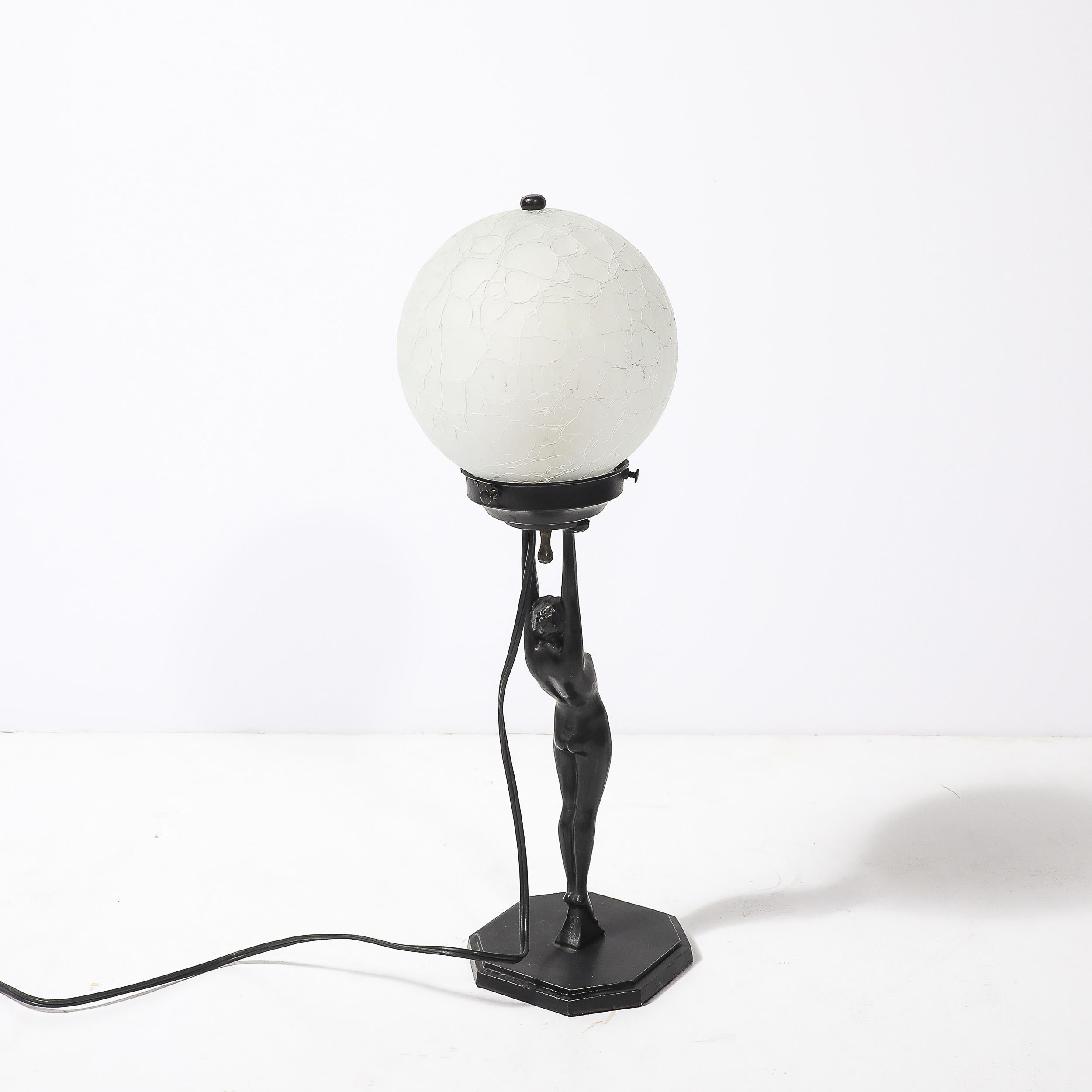 Lampada da tavolo Art Deco Frankart L210 con paralume in bronzo nudo e vetro bianco craqueleur in vendita 2