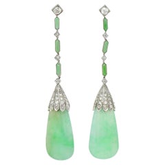 Boucles d'oreilles pendantes Art déco françaises en platine avec diamants 1,55 carat et jade sculpté