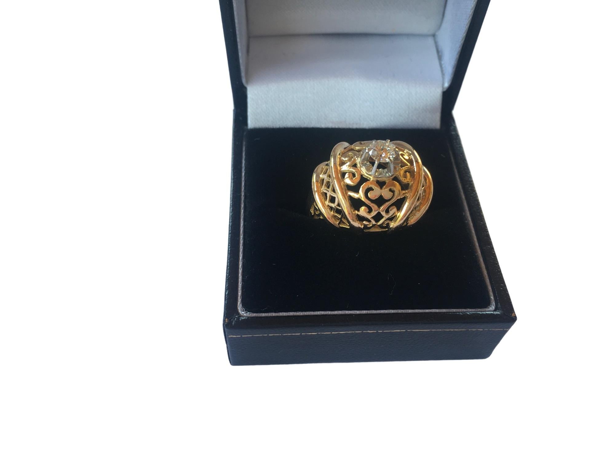 A stunning Art Deco french dome ring, set in 18 carat gold wit a solitaire diamond.
Weight of the diamond 0.20 ct
Hallmark with the eagles head for french gold.
Weight 9.5 grams 
size of the ring head 1.6 cm x 2 cm wide.

Ring size EU 50 US 5 UK K
