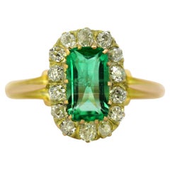 Art Deco French 18K Gold Ladies Ring with Natural Columbian Emerald and Diamonds