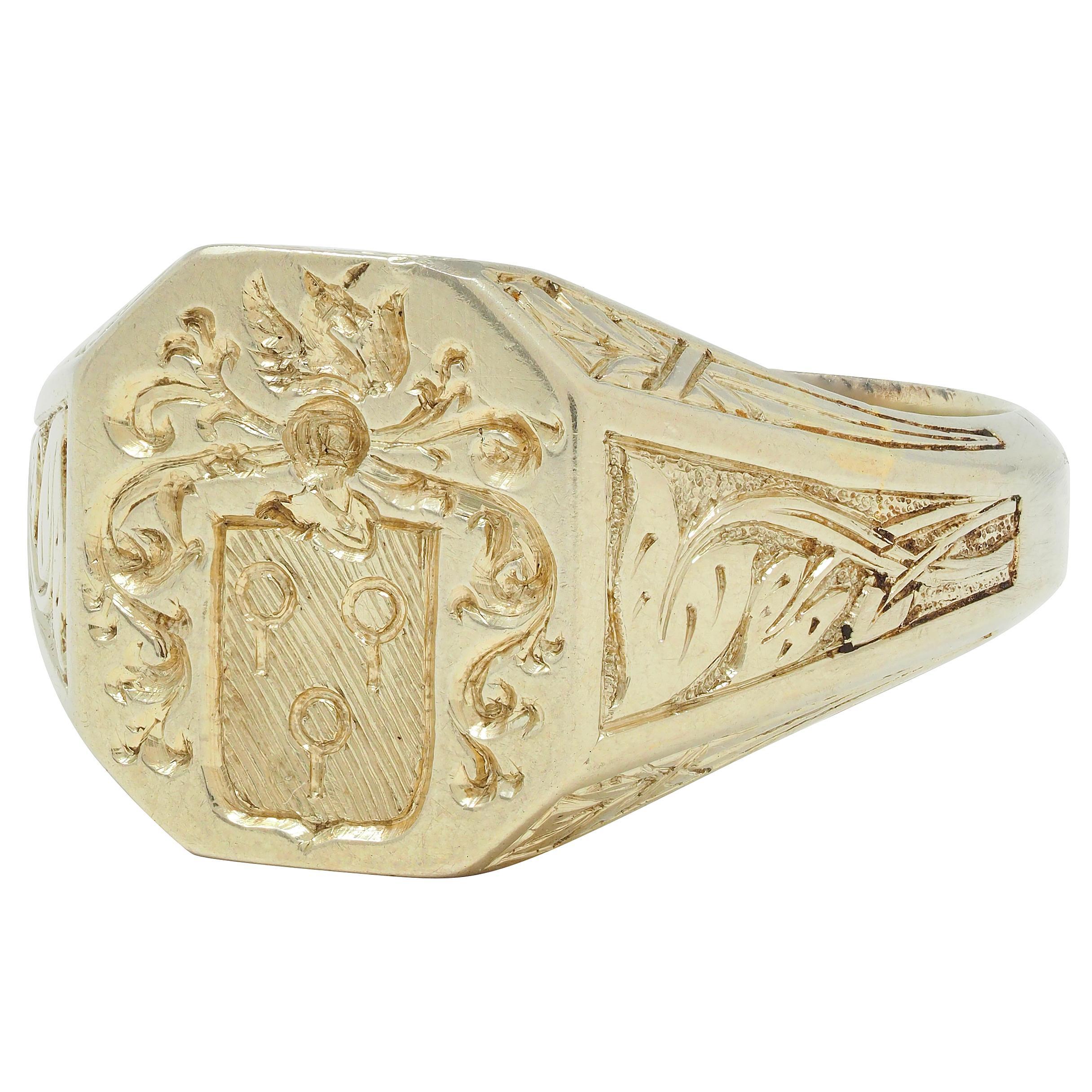 Art Deco French 1927 18 Karat Yellow Gold Unsiex Heraldry Signet Ring For Sale 1