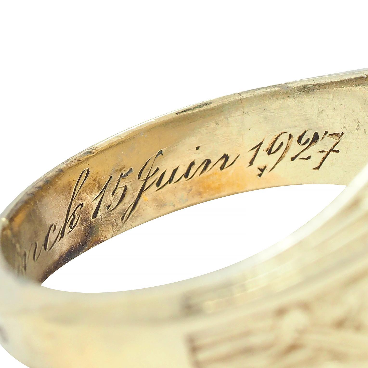 Art Deco French 1927 18 Karat Yellow Gold Unsiex Heraldry Signet Ring For Sale 2