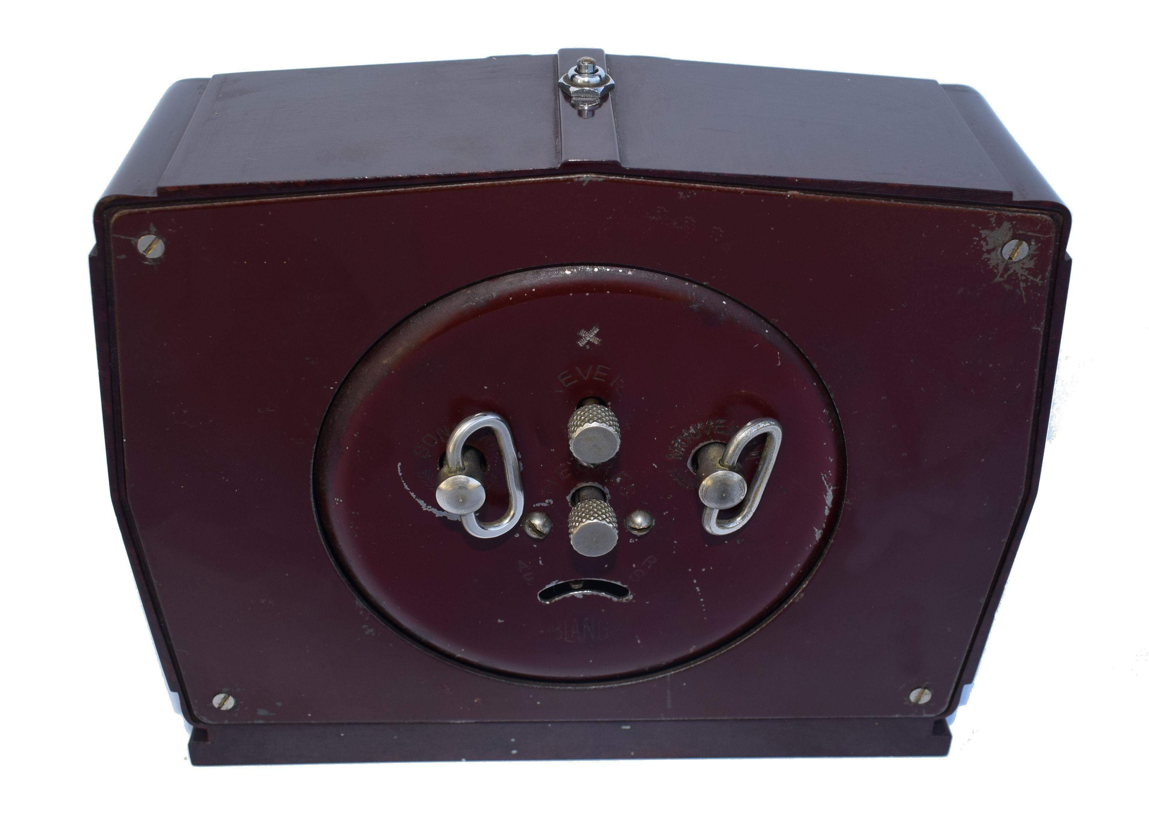 Französische Bakelit-Uhr im Art déco-Stil aus den 1930er Jahren von Blangy (20. Jahrhundert) im Angebot