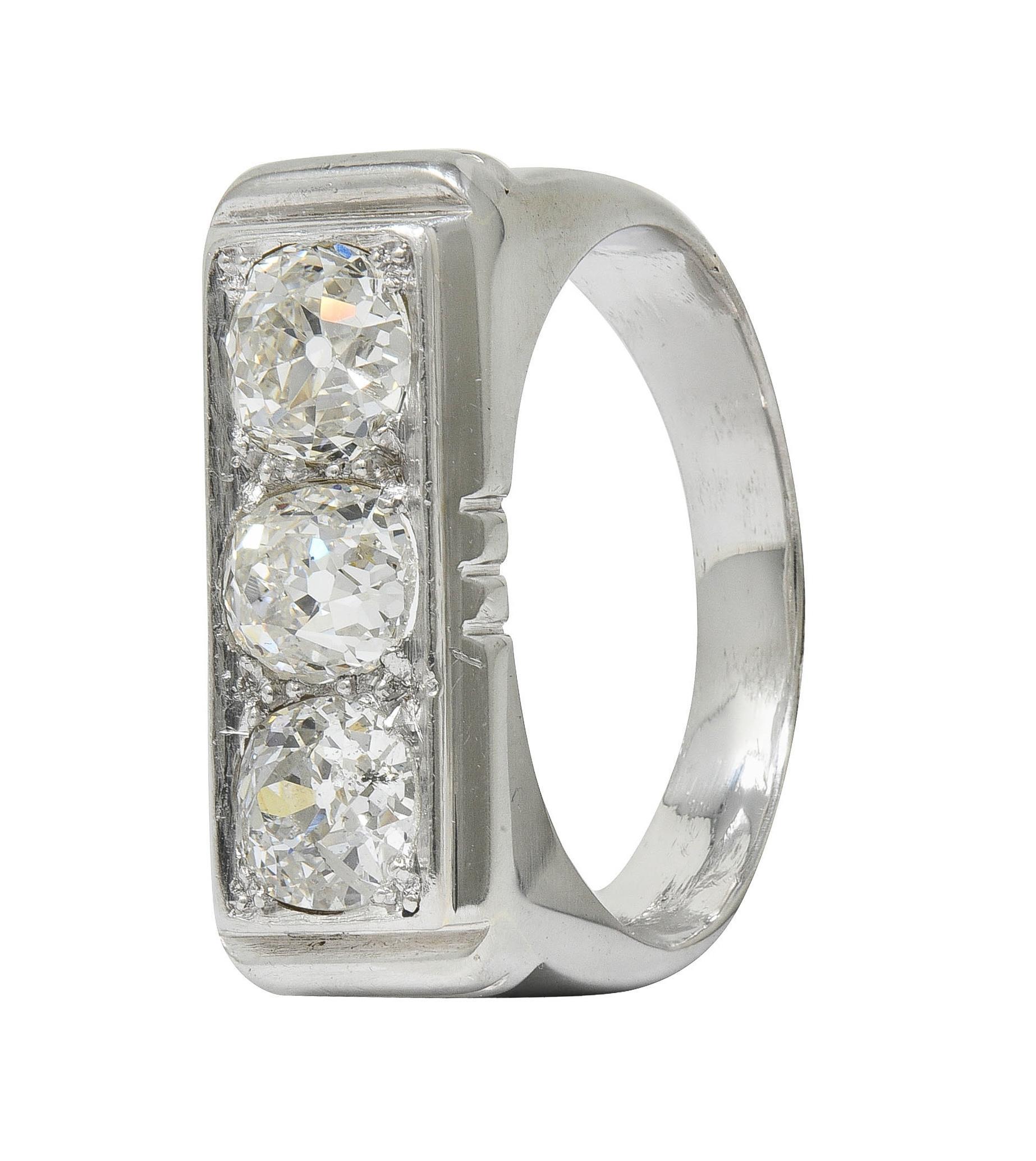 Art Deco French 2.05 CTW Old Mine Diamond Platinum Vintage Three Stone Band Ring For Sale 3
