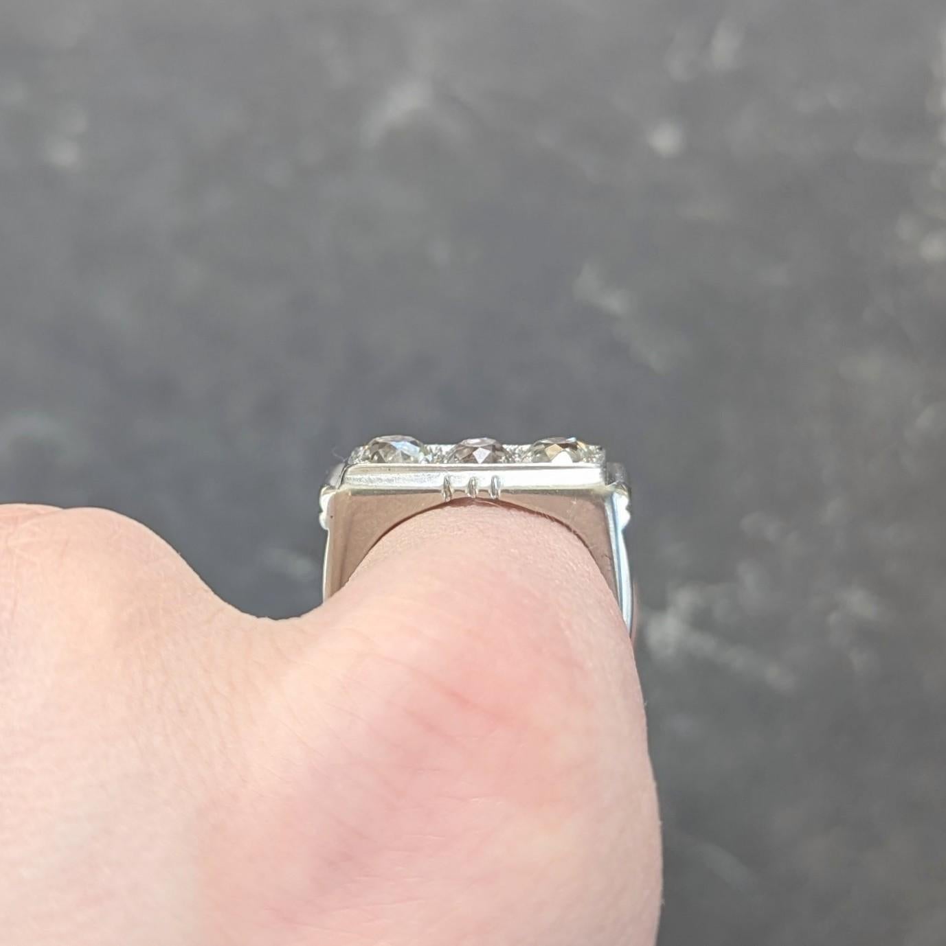 Art Deco French 2.05 CTW Old Mine Diamond Platinum Vintage Three Stone Band Ring For Sale 4