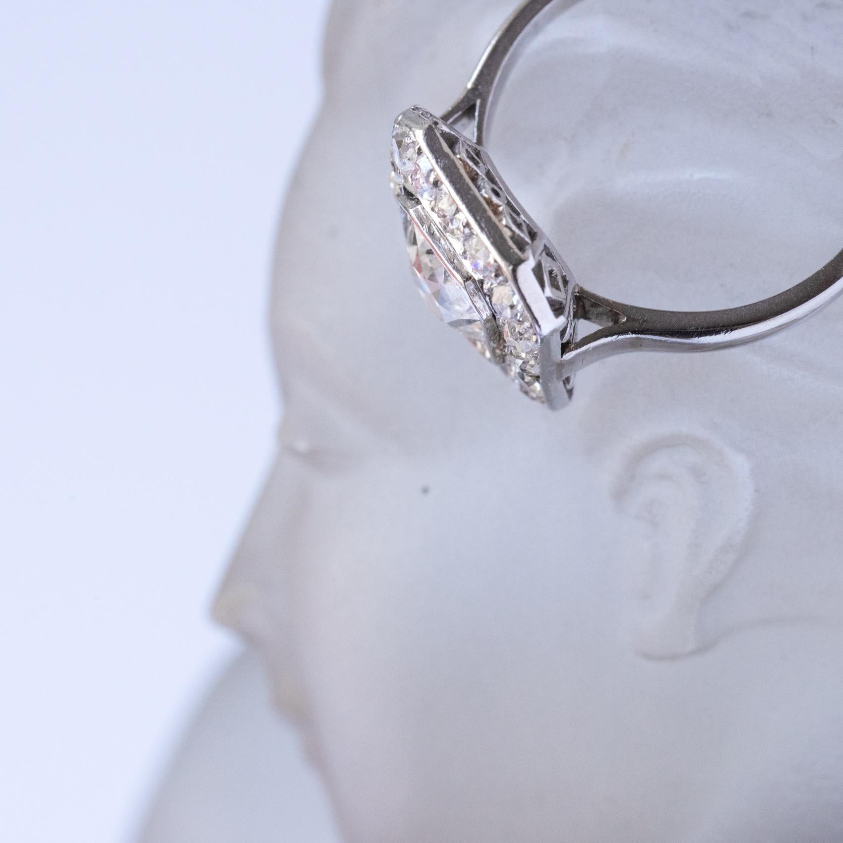 French Art Deco 2.60 Carat Diamond Platinum Ring For Sale 2