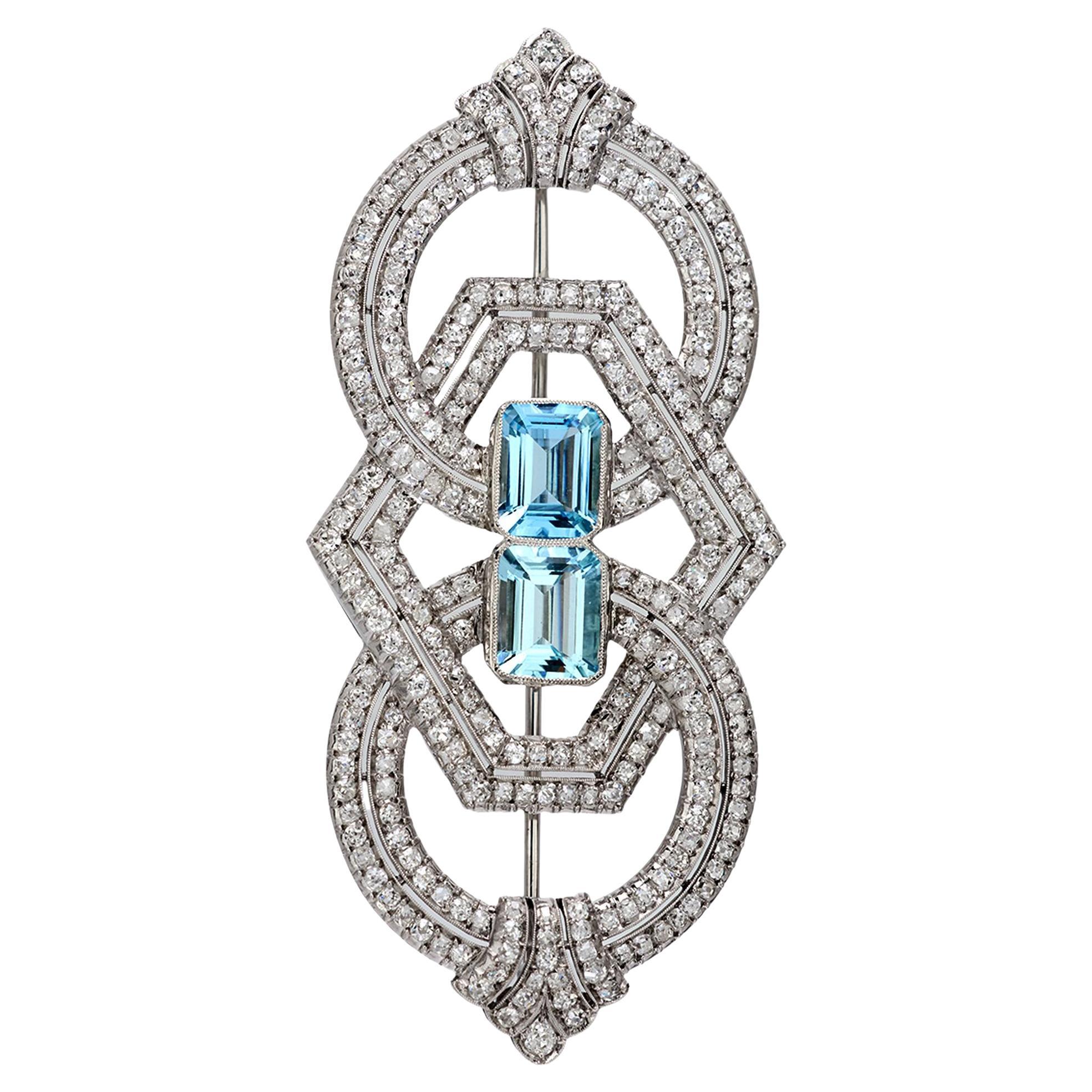 Art Deco French 3.60 carat aquamarine 4.60 carat diamond platinum brooch