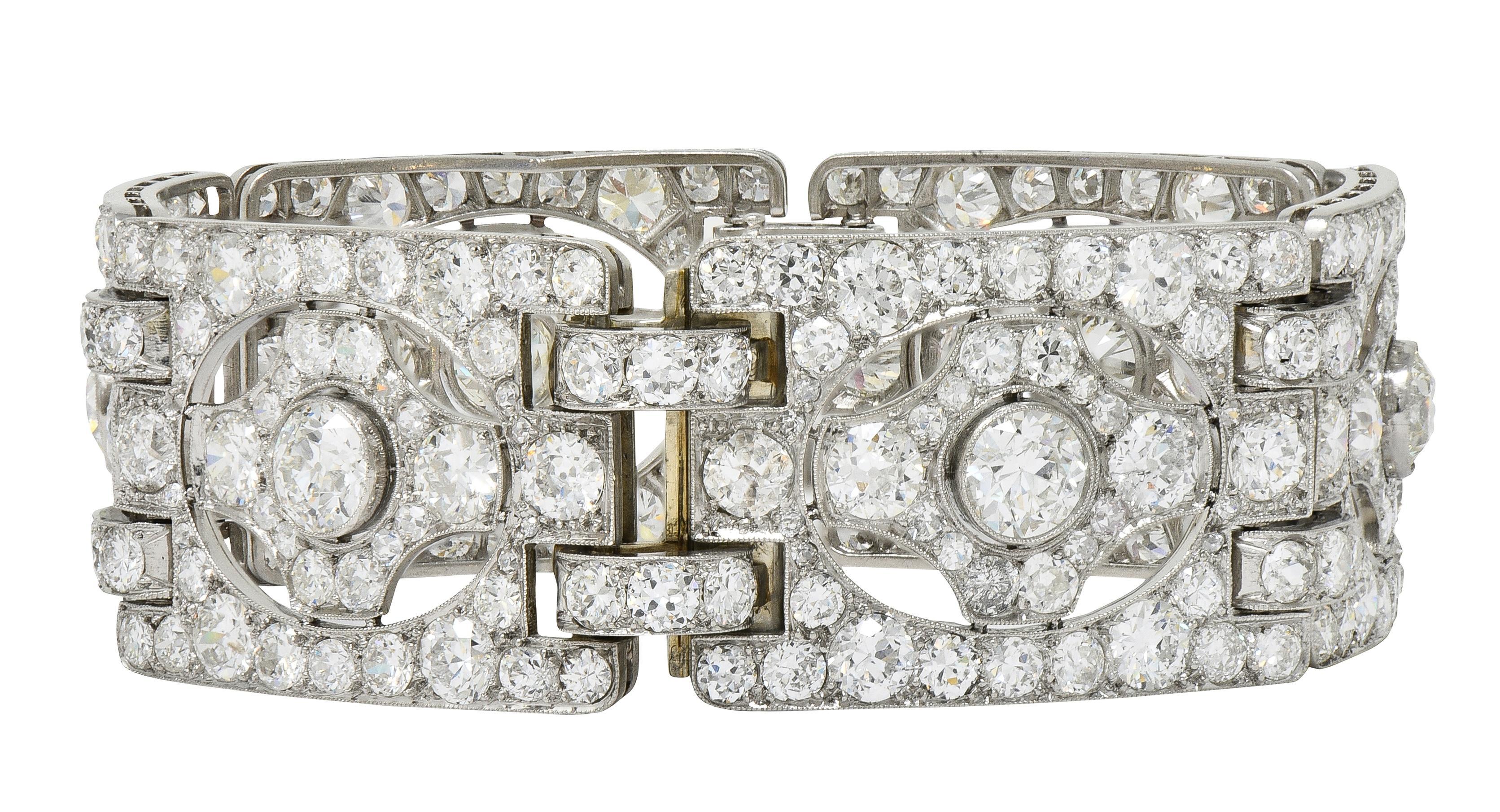 Art Deco French 39.78 CTW Diamond Platinum Vintage Geometric Panel Link Bracelet im Angebot 5