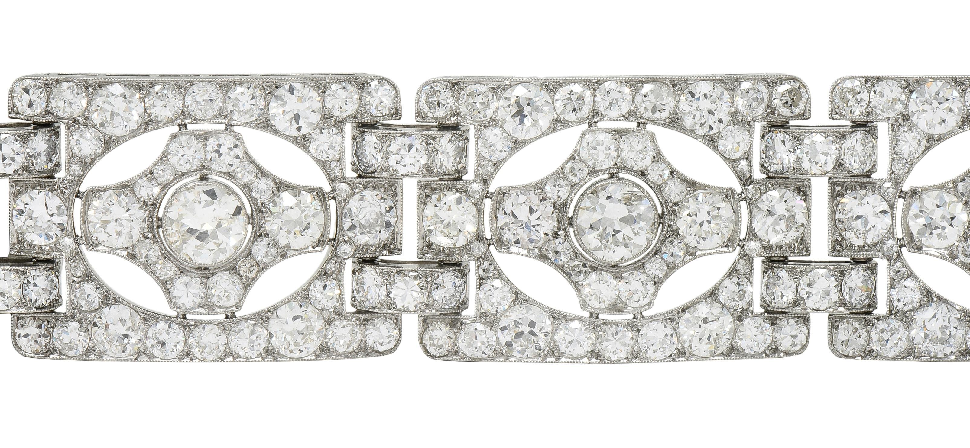 Art Deco French 39.78 CTW Diamond Platinum Vintage Geometric Panel Link Bracelet im Zustand „Hervorragend“ im Angebot in Philadelphia, PA