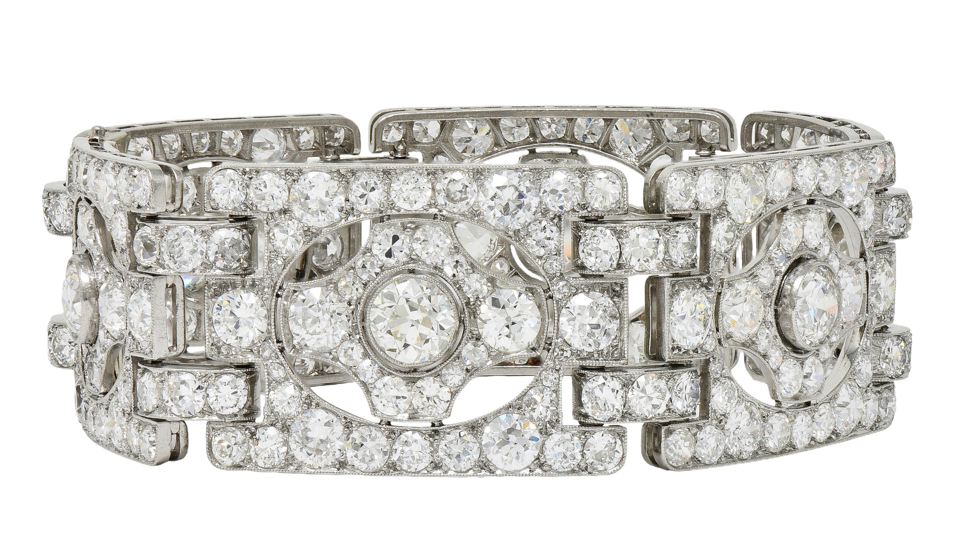 Art Deco French 39.78 CTW Diamond Platinum Vintage Geometric Panel Link Bracelet im Angebot 1