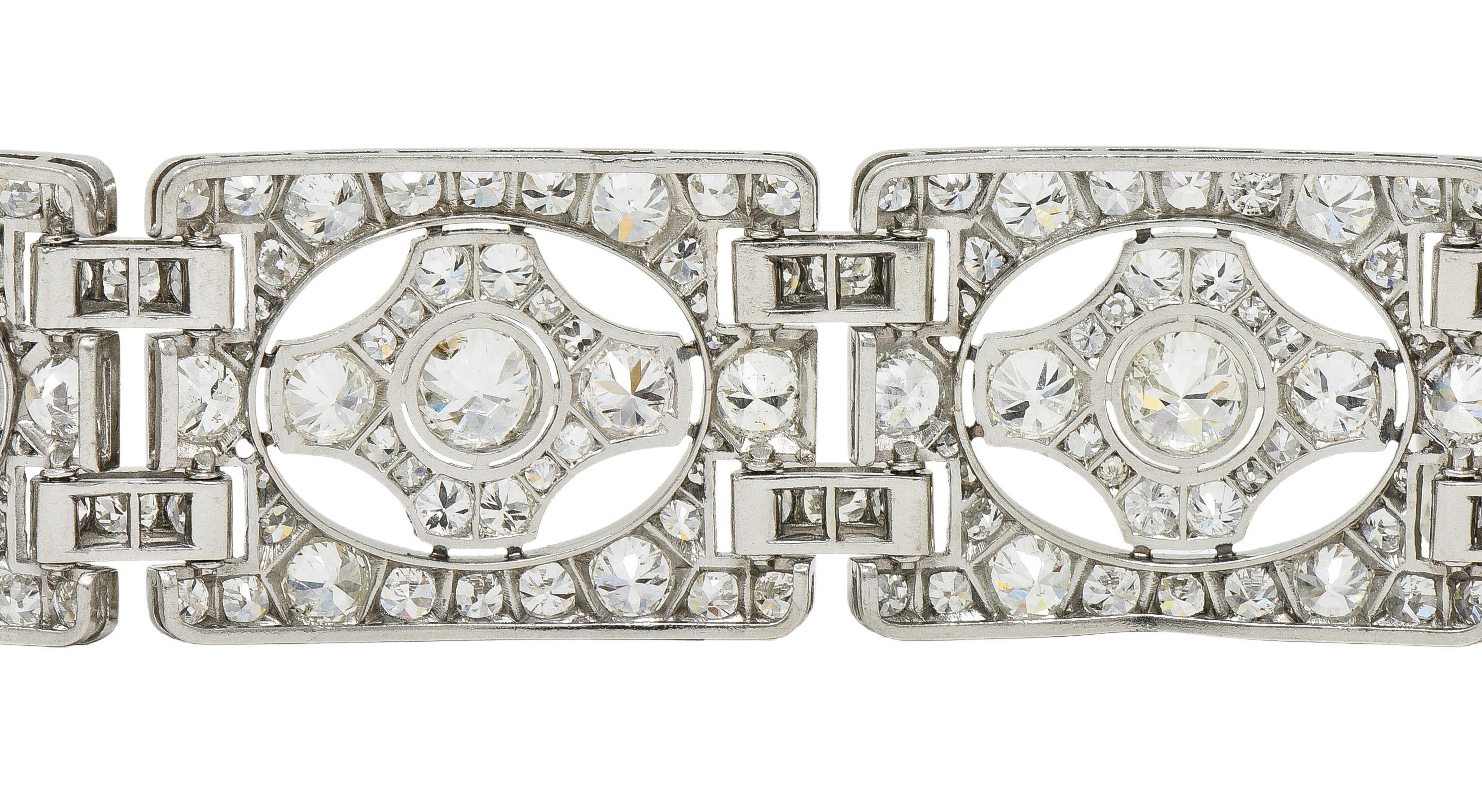 Art Deco French 39.78 CTW Diamond Platinum Vintage Geometric Panel Link Bracelet im Angebot 3