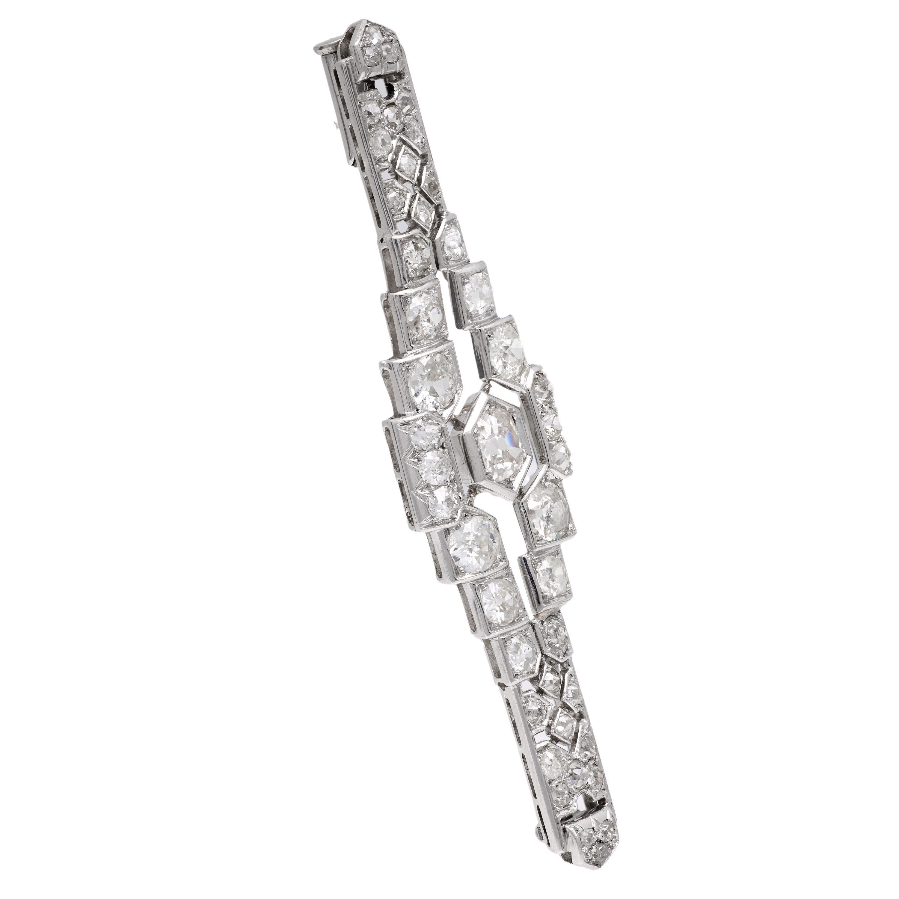 Old Mine Cut Art Deco French 4.40 carat total weight diamond platinum brooch For Sale