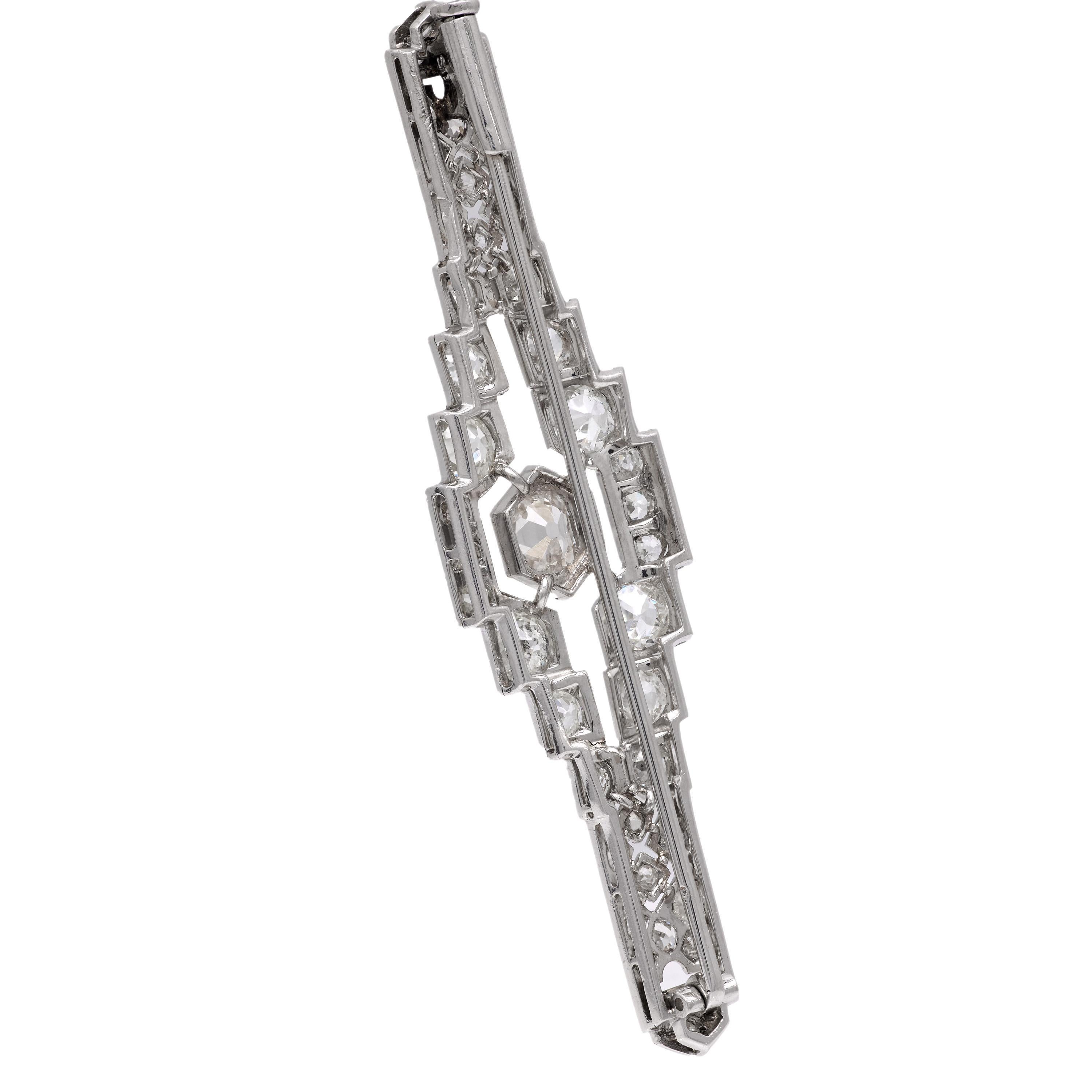 Women's Art Deco French 4.40 carat total weight diamond platinum brooch For Sale