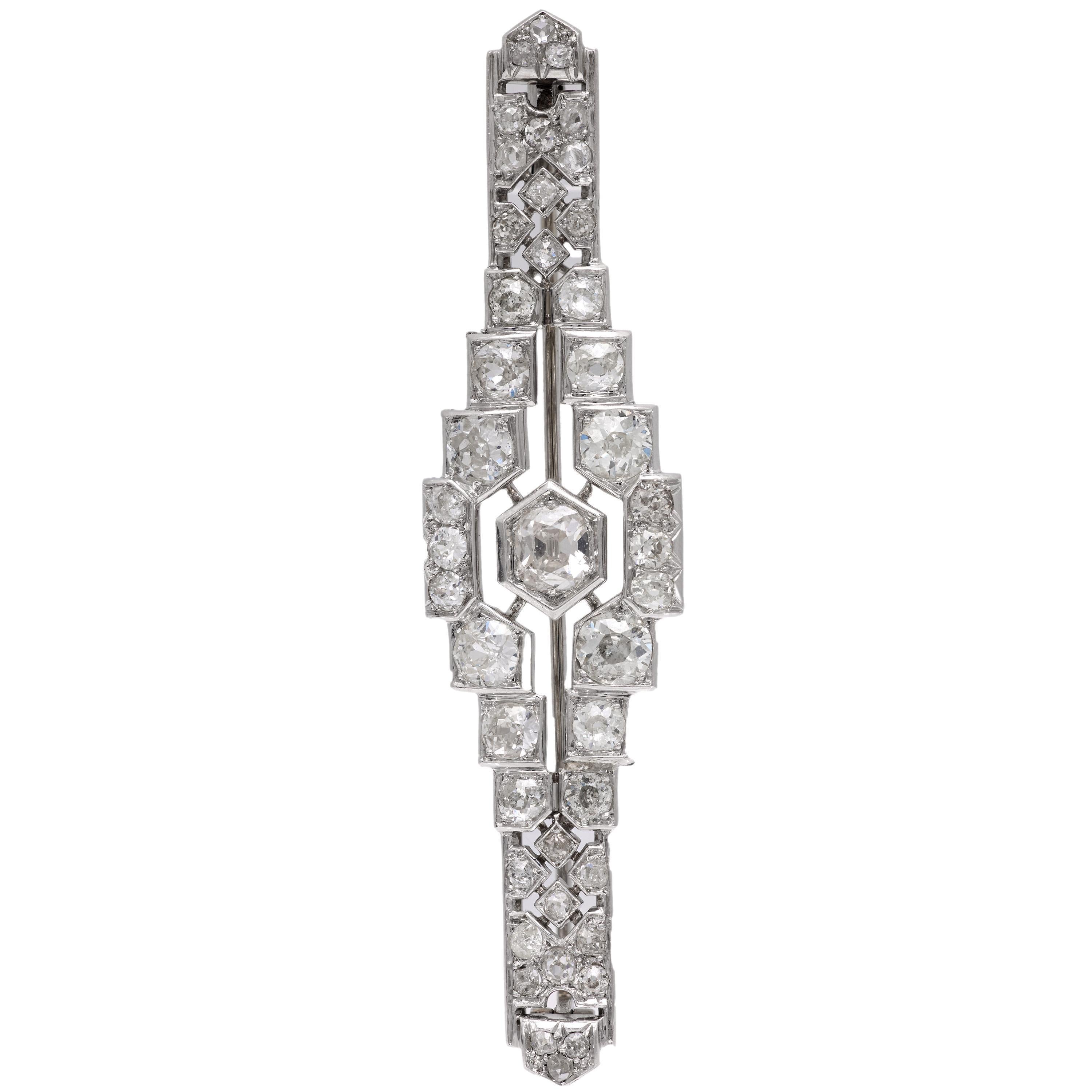 Art Deco French 4.40 carat total weight diamond platinum brooch