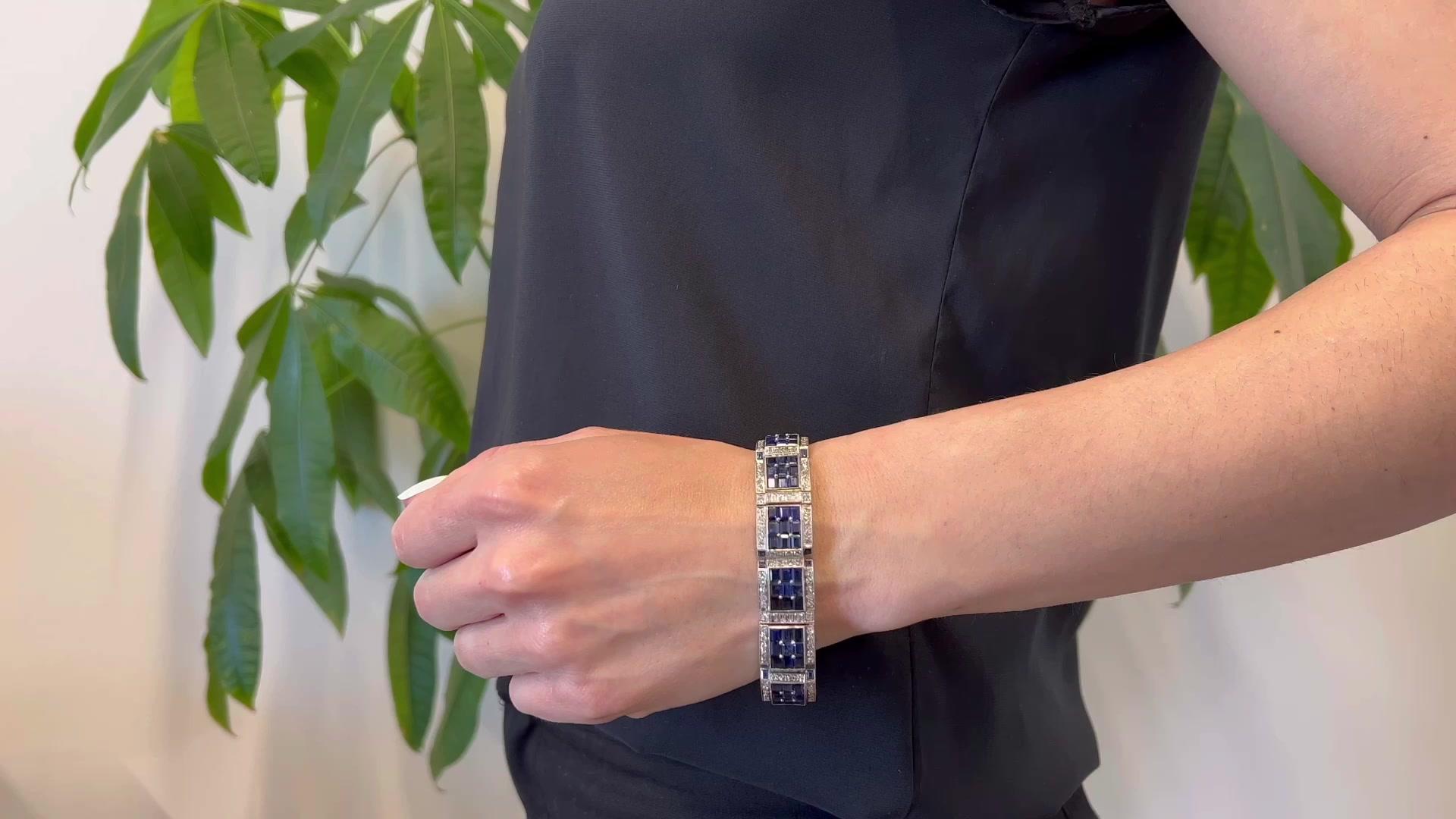 Ein Art Deco Französisch AGL Saphir-Diamant-Platin-Armband. Mit 132 rechteckigen AGL-Saphiren im Stufenschliff mit einem Gesamtgewicht von ca. 29,00 Karat, begleitet von der AGL-Nummer 1117762, die besagt, dass die meisten Saphire aus Burma