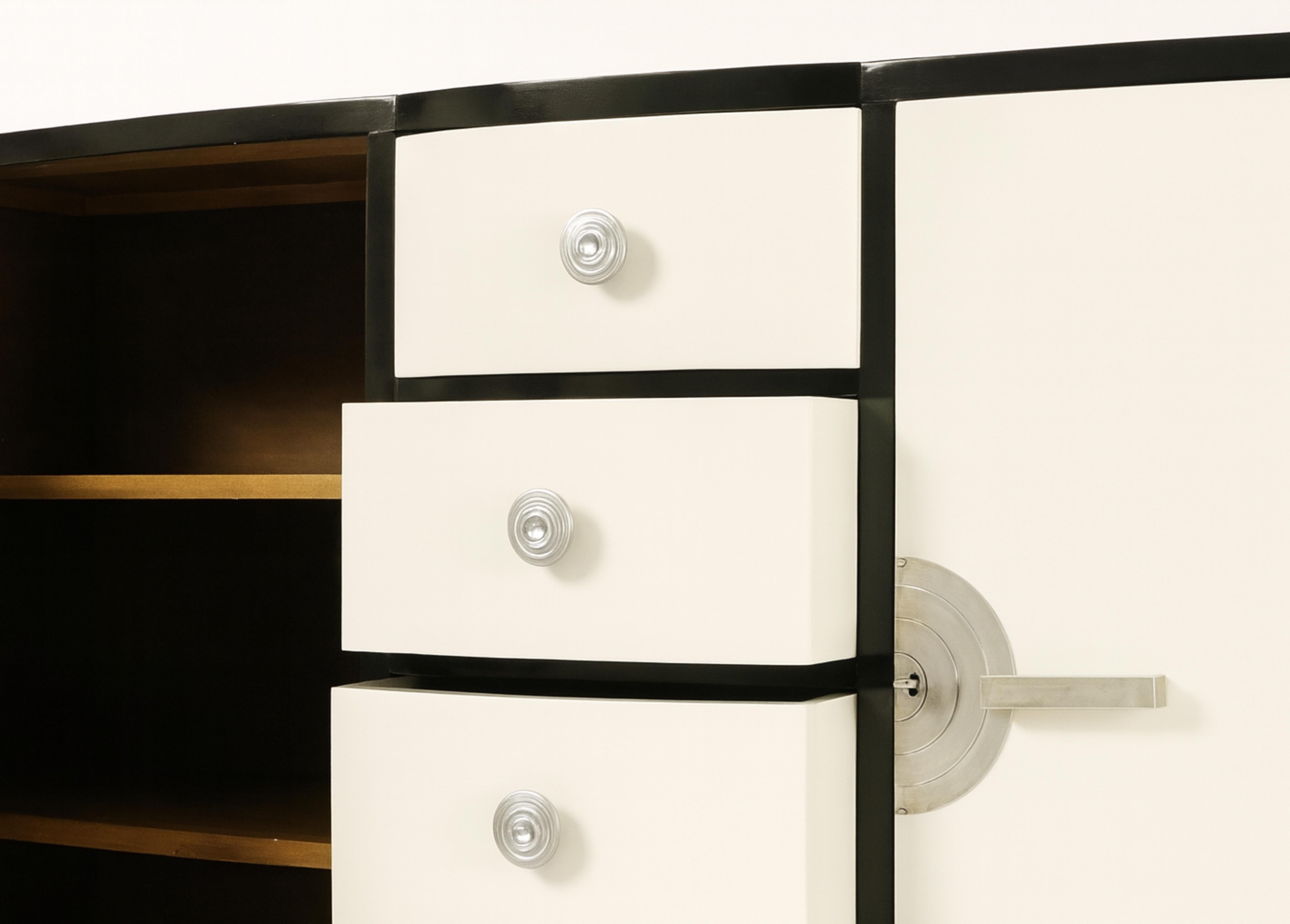 Francese Credenza Art Deco francese con lacca nera e noce bianco, 20° secolo in vendita