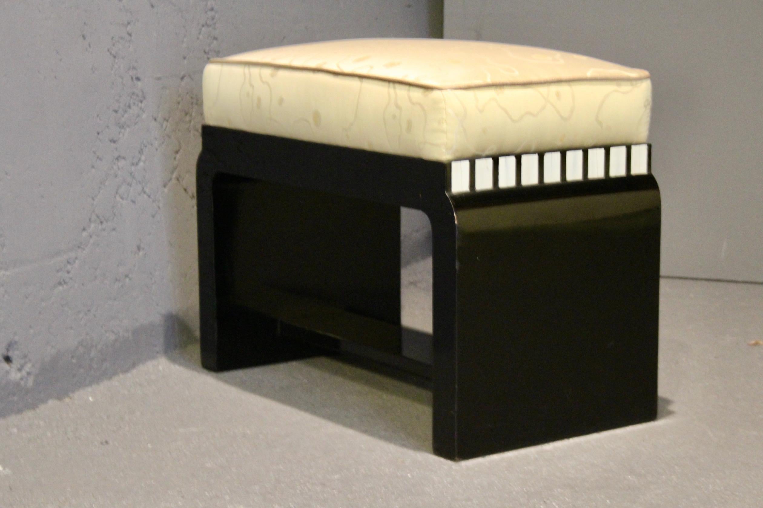 Art Deco French black lacquer stool (Mitte des 20. Jahrhunderts) im Angebot