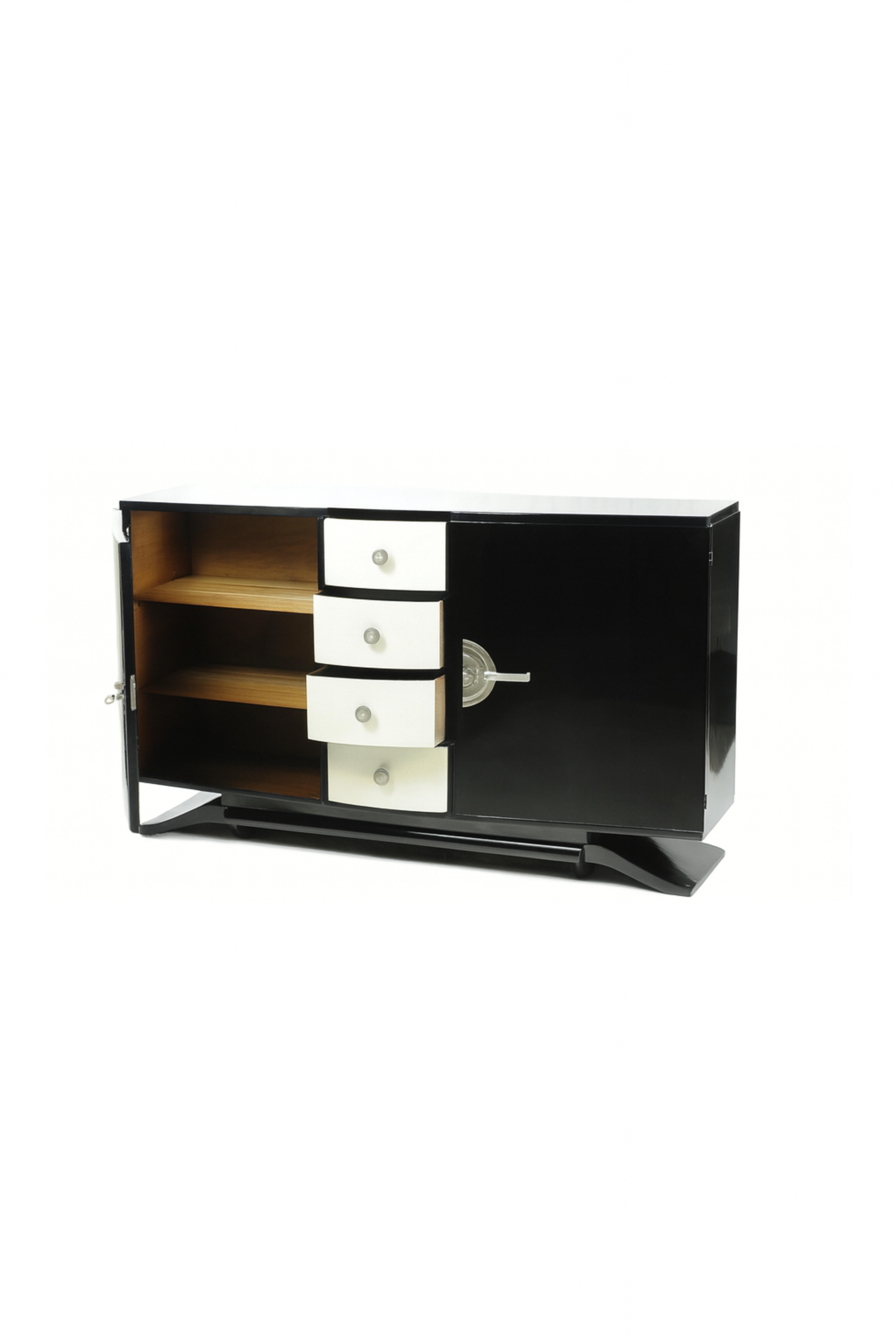 Credenza francese Art Déco in lacca nera e noce, 20° secolo In condizioni buone in vendita a Lisbon, PT