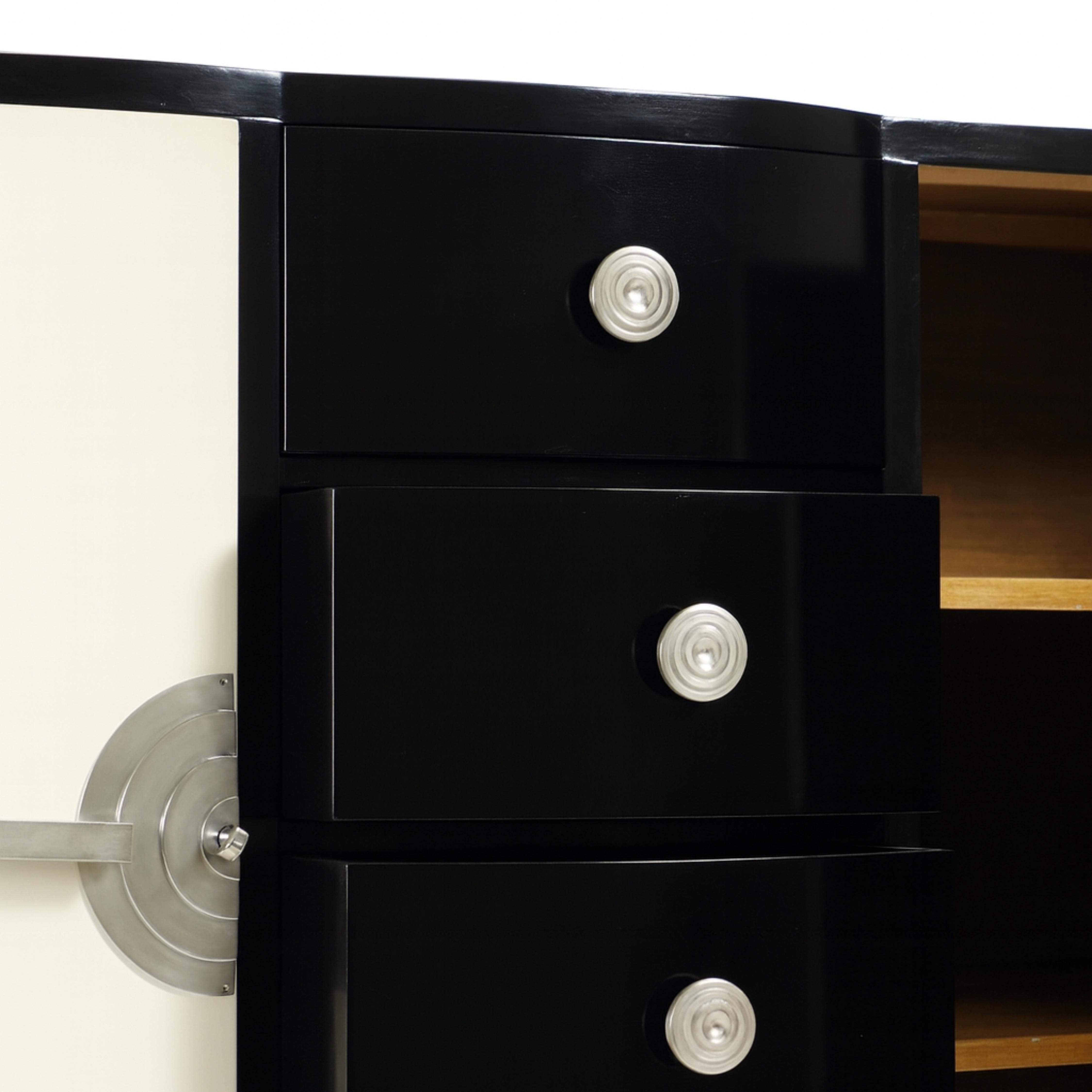 Credenza francese Art Deco in lacca bianca e nera, 20° secolo in vendita 1