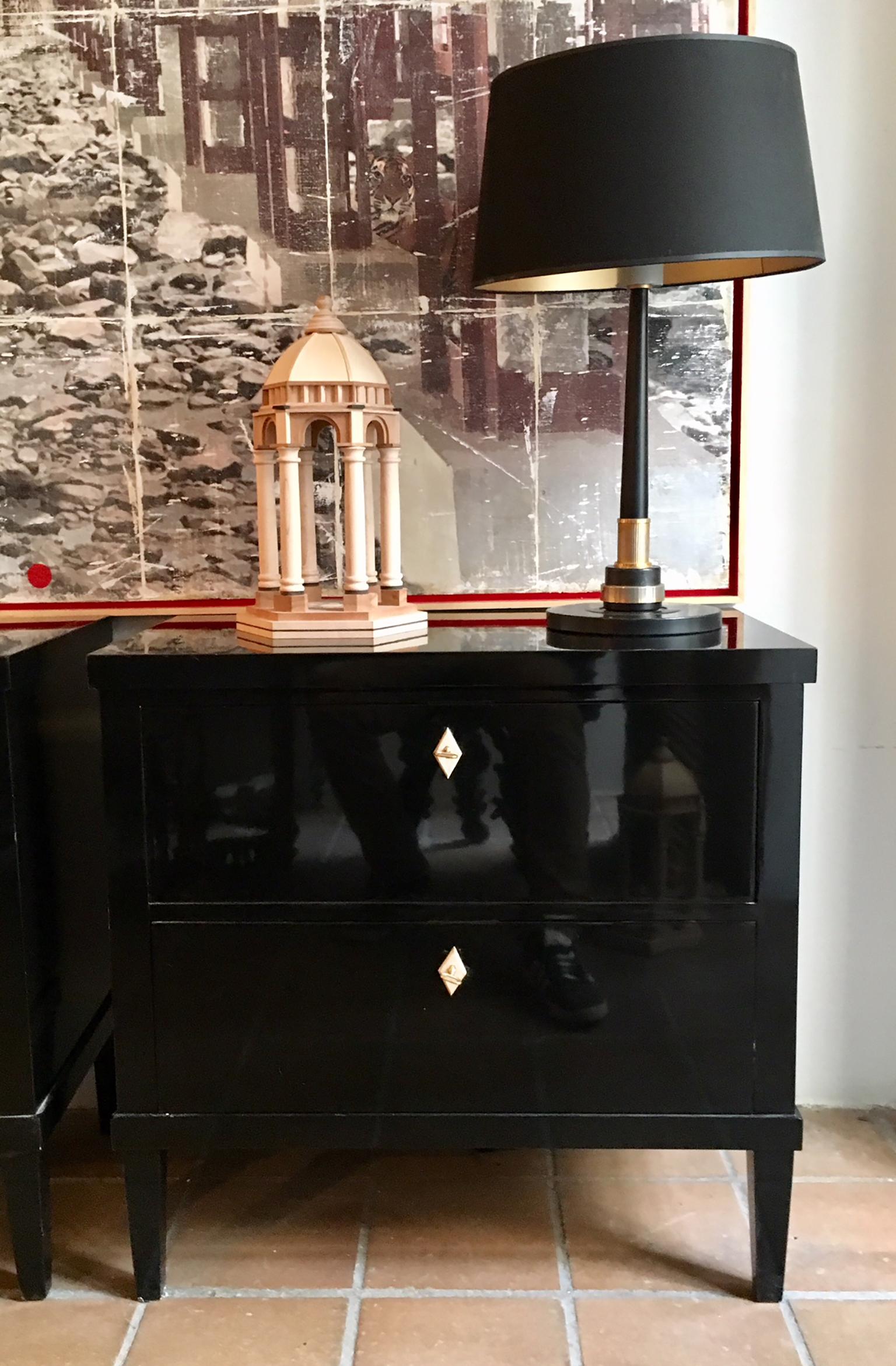 20ième siècle Lampe de bureau Art déco française en laiton et métal laqué en vente