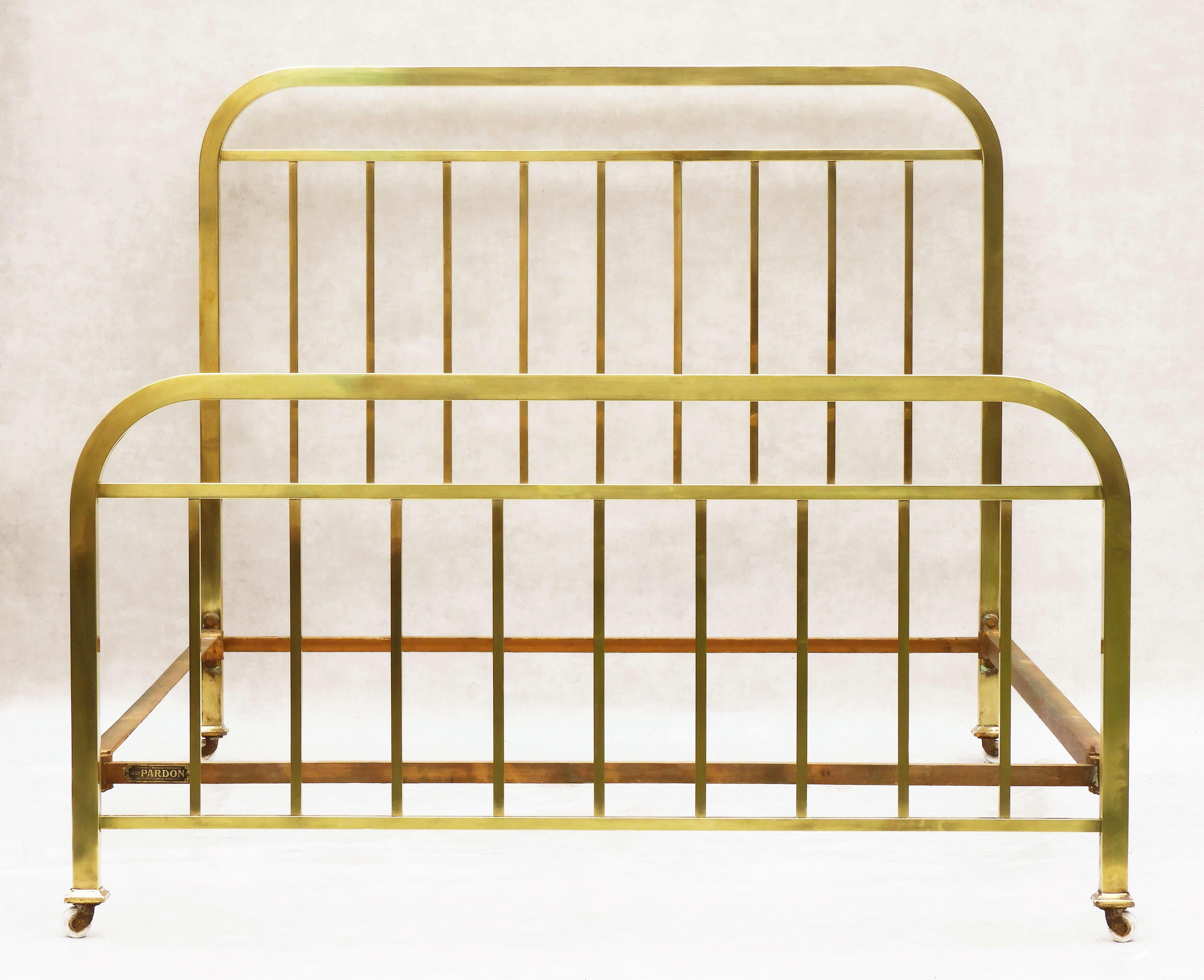 Art Deco French Brass Bed C1930 by Pardon US Queen/UK king In Good Condition For Sale In Trensacq, FR