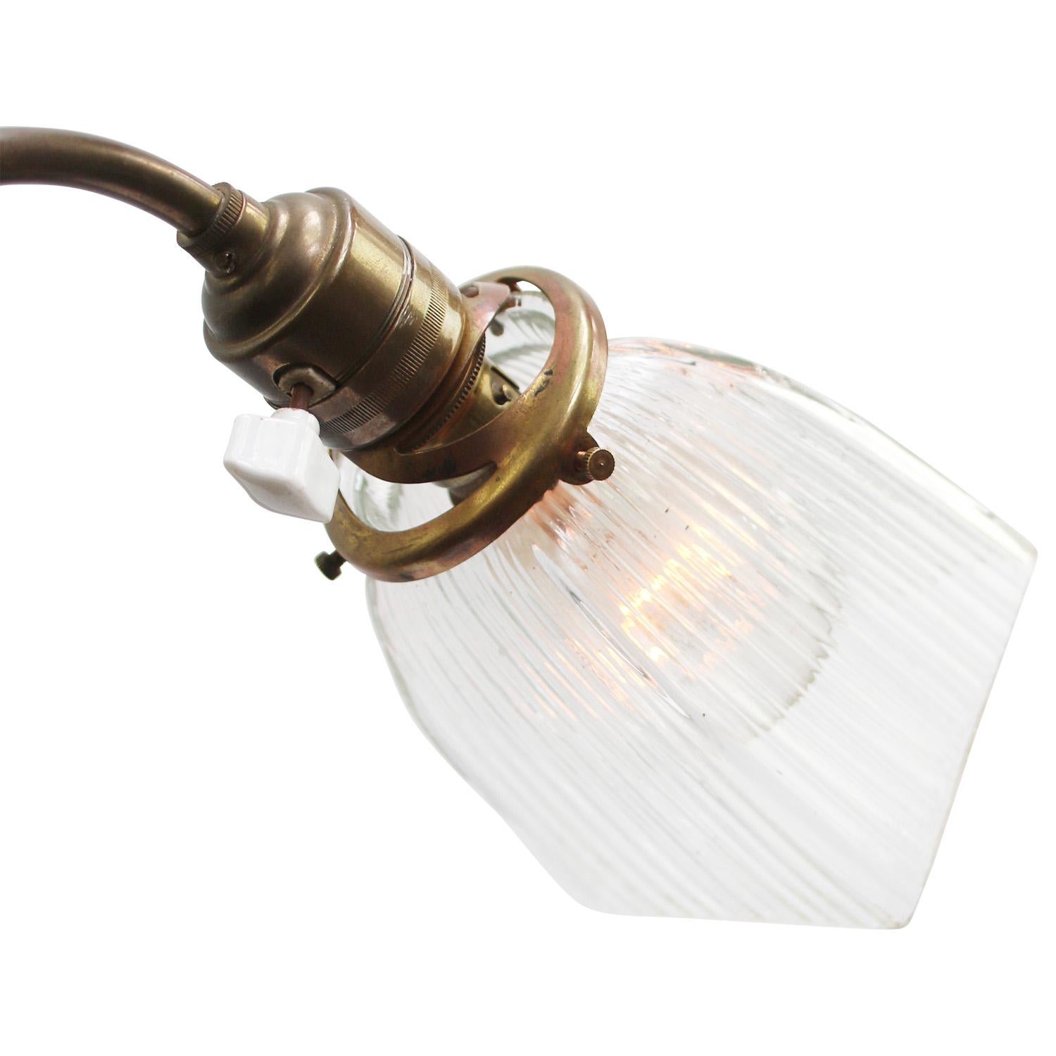 Lámpara de sobremesa Art Decó francesa de latón y cristal transparente en Bueno estado para la venta en Amsterdam, NL