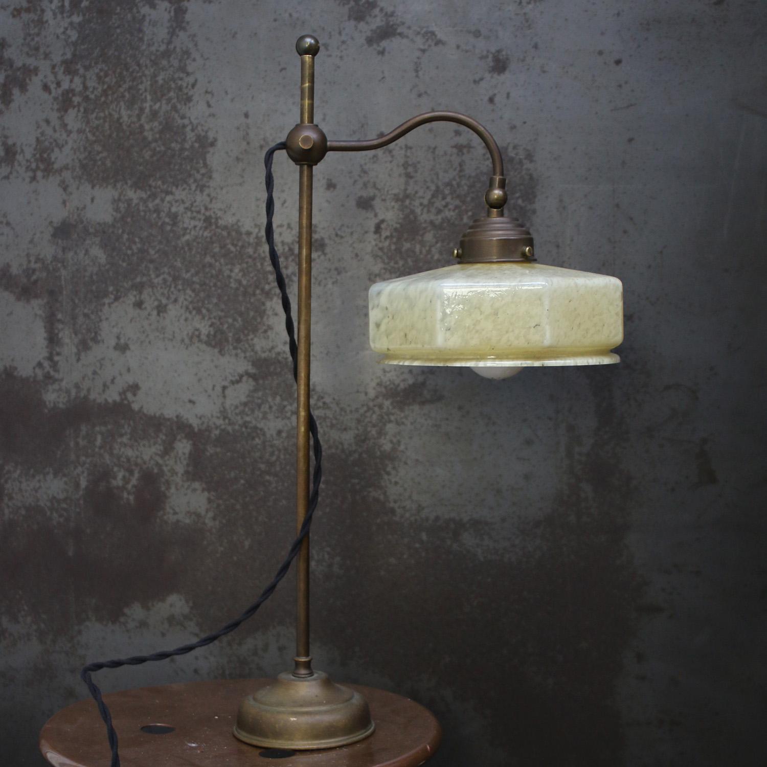 Art Decó Francés Latón Amarillo Clichy Cristal Mesa Escritorio Light en Bueno estado para la venta en Amsterdam, NL