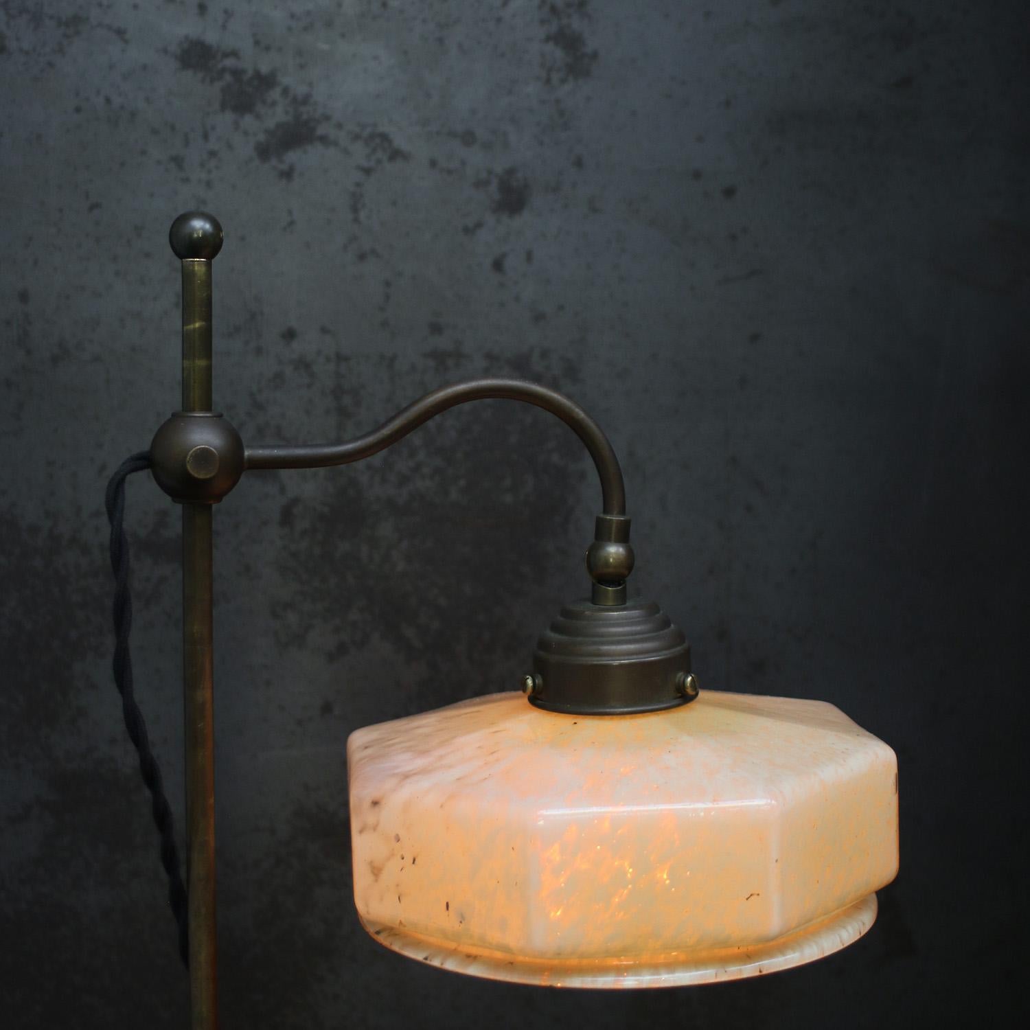 Art Decó Francés Latón Amarillo Clichy Cristal Mesa Escritorio Light principios del siglo XX en venta