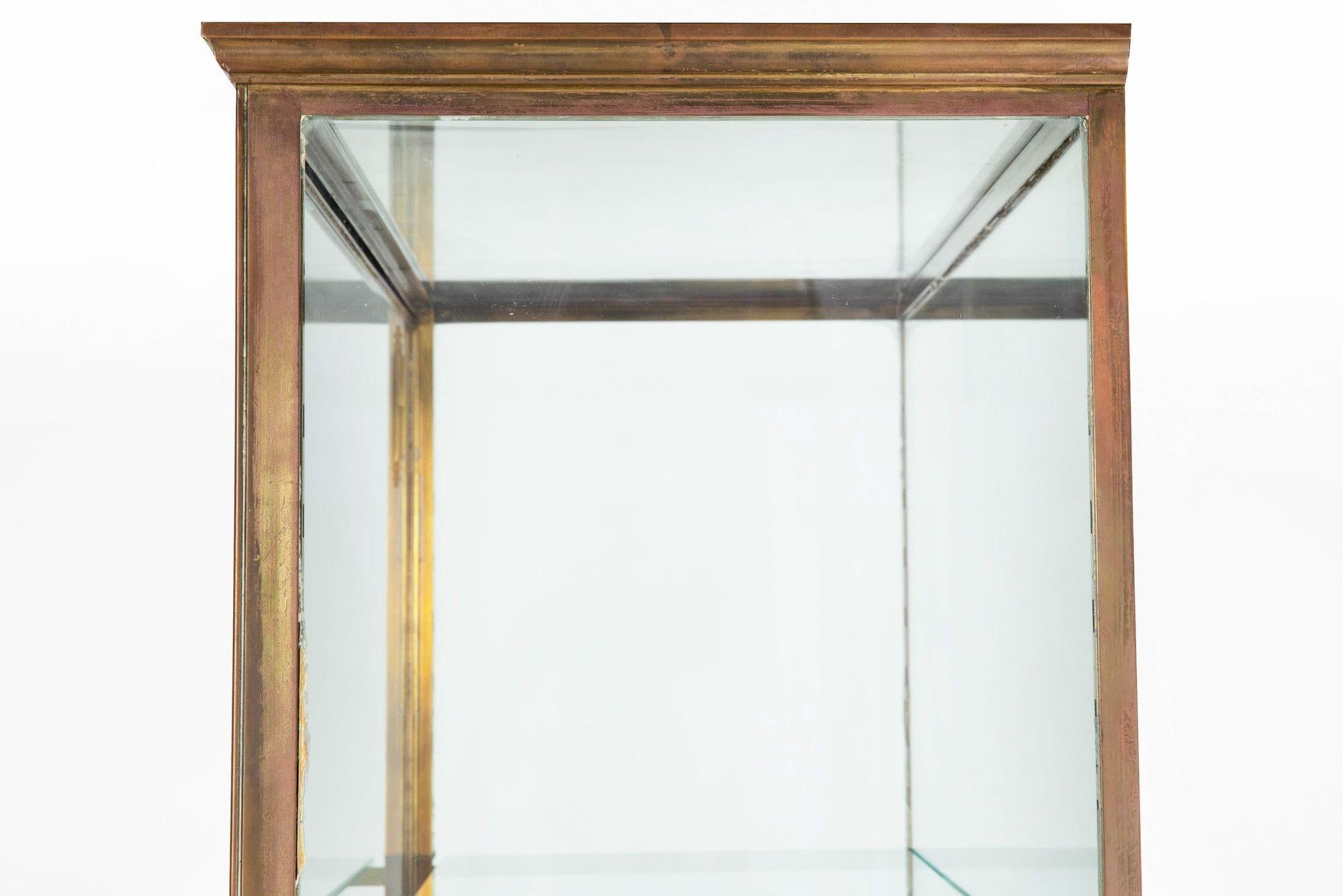 Art Deco French Bronze, Brass and Glass Display Cabinet circa 1930s For Sale 13