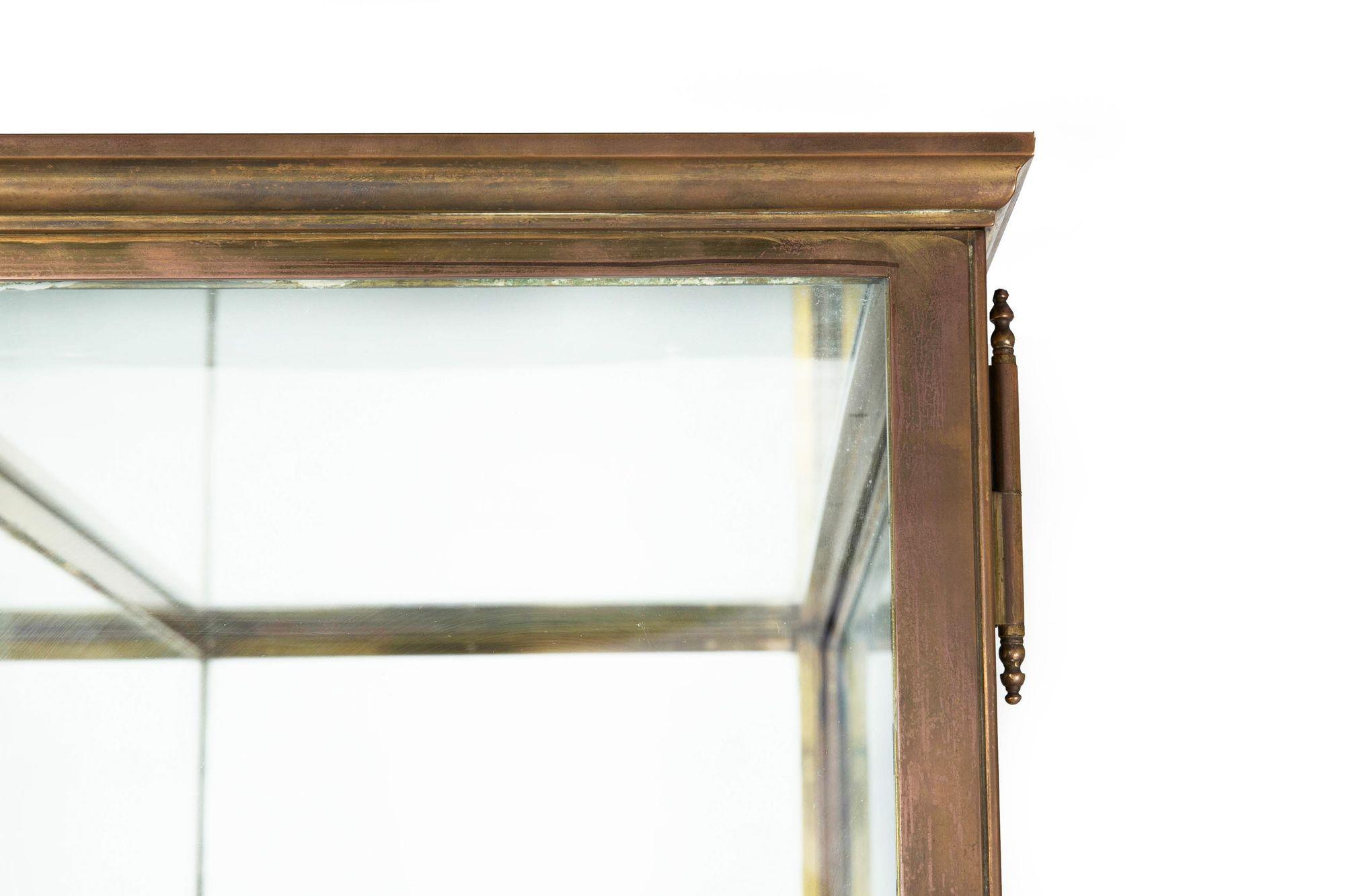 Art Deco French Bronze, Brass and Glass Display Cabinet circa 1930s For Sale 16