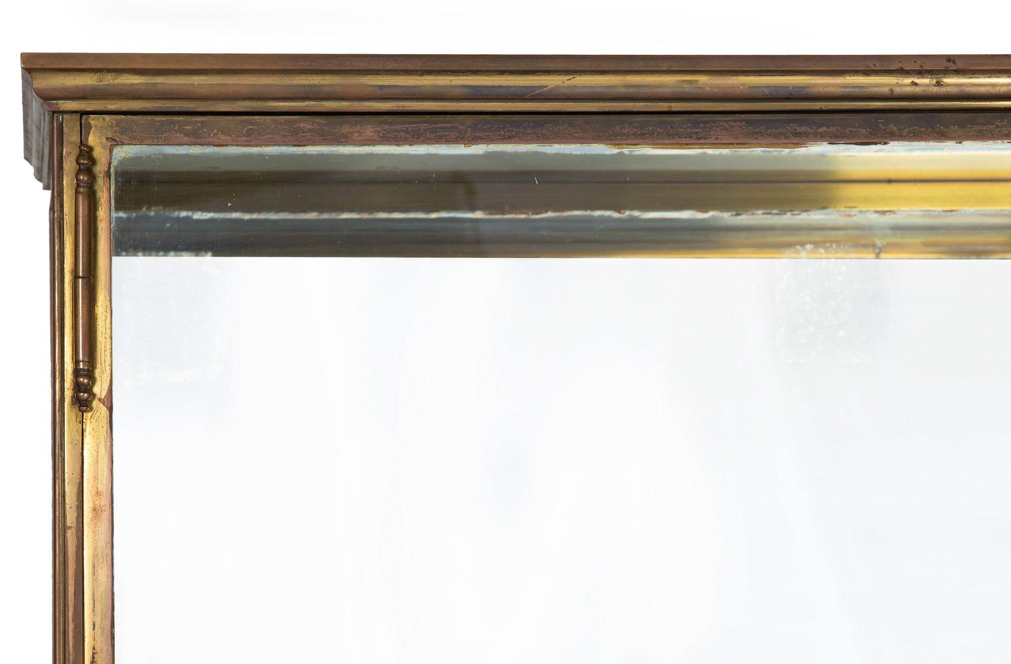 Art Deco French Bronze, Brass and Glass Display Cabinet circa 1930s For Sale 3