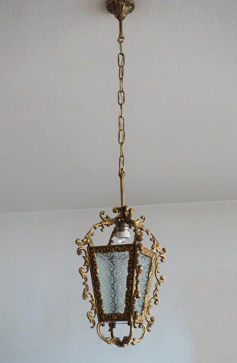 Art Deco French Bronze Molded Glass Hall Lantern, 1930s In Good Condition For Sale In Frankfurt am Main, DE