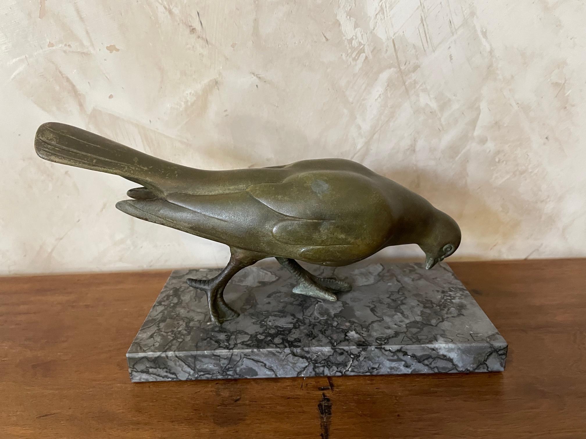 Beautiful art deco pigeon bronze on a marble base signed G.Arisse on the base. 
Nice patina and perfect condition.