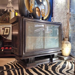 Buffet Art Decó francés de roble cerusa y cristal esmerilado con oro y plata