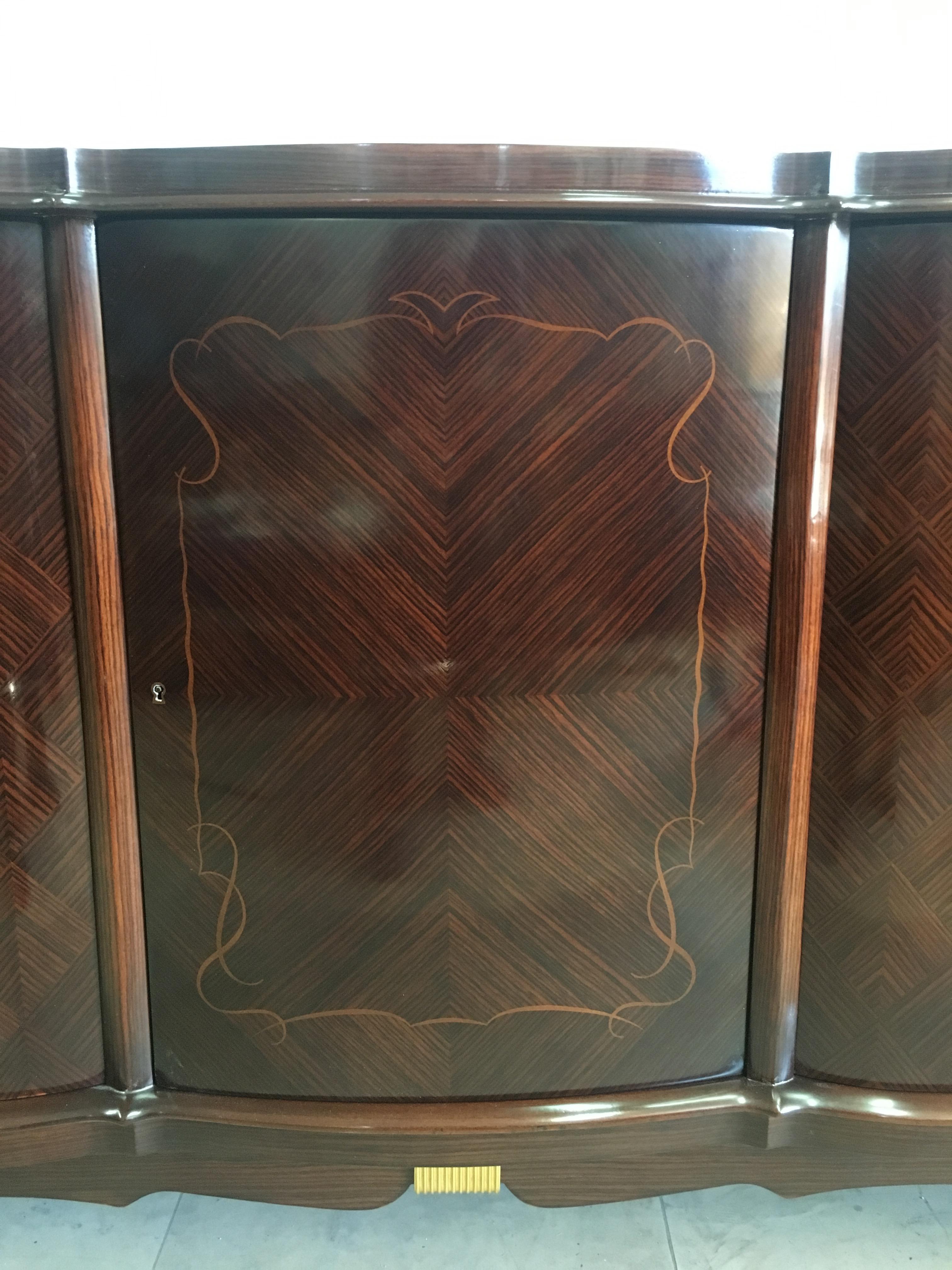 Art Deco French Buffet, circa 1940 in Matchbook Pattern Rosewood  For Sale 4