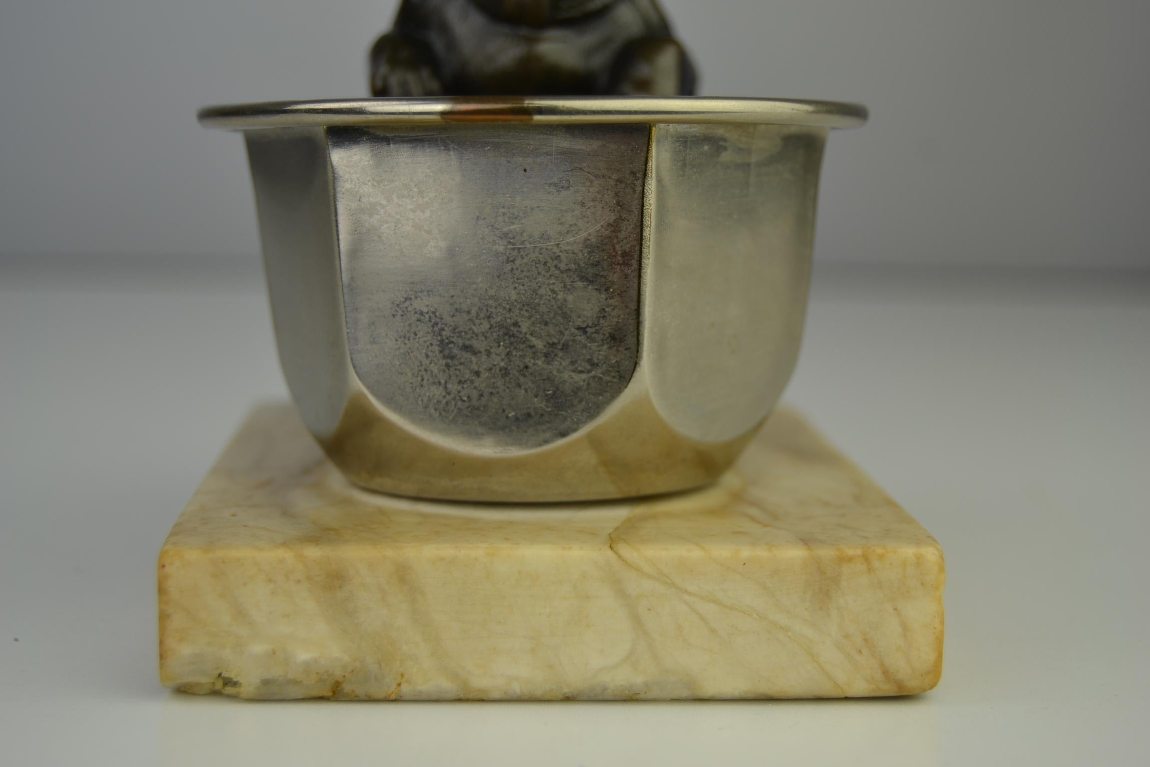 European Art Deco French Bulldog Figurine Hanging over a Bowl Mounted on Marble Base 