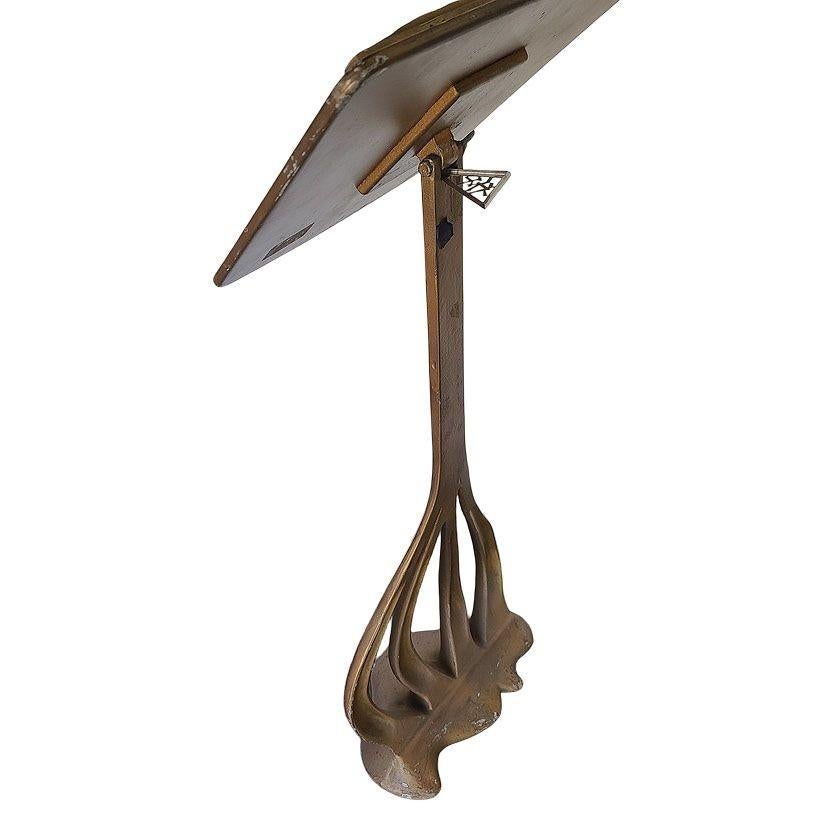 Français Stand de musique Art Déco en fonte d'aluminium de style Antonio Gaudi en vente