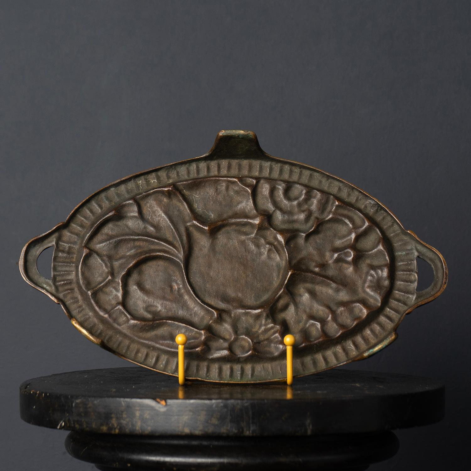 Französischer Art-déco-Besatz aus Bronzeguss mit Obstmuster, ca. 1930er Jahre im Angebot 2