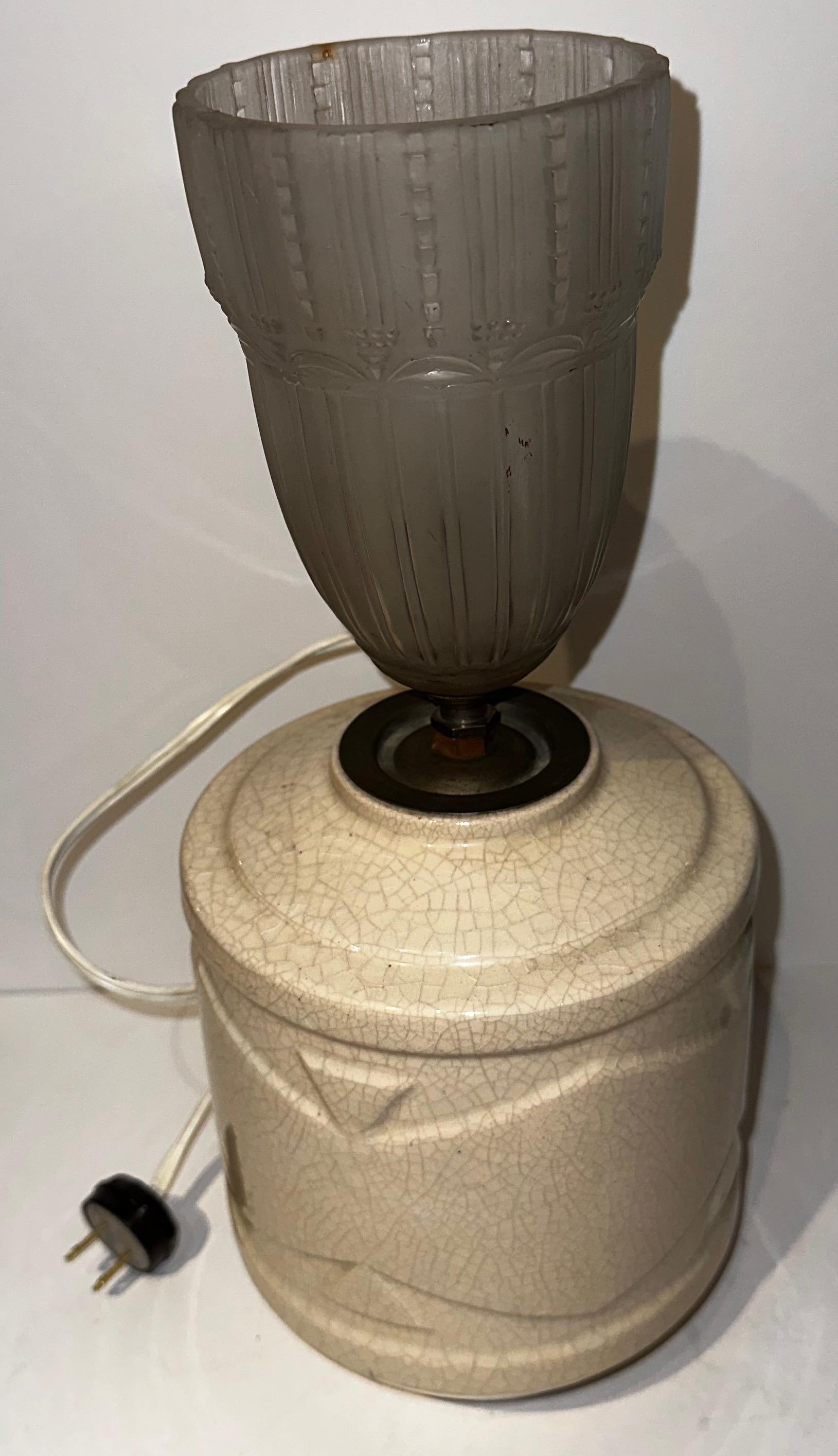Français Lampe de bureau à vase en céramique Art Déco français par Robert Lallemant en vente