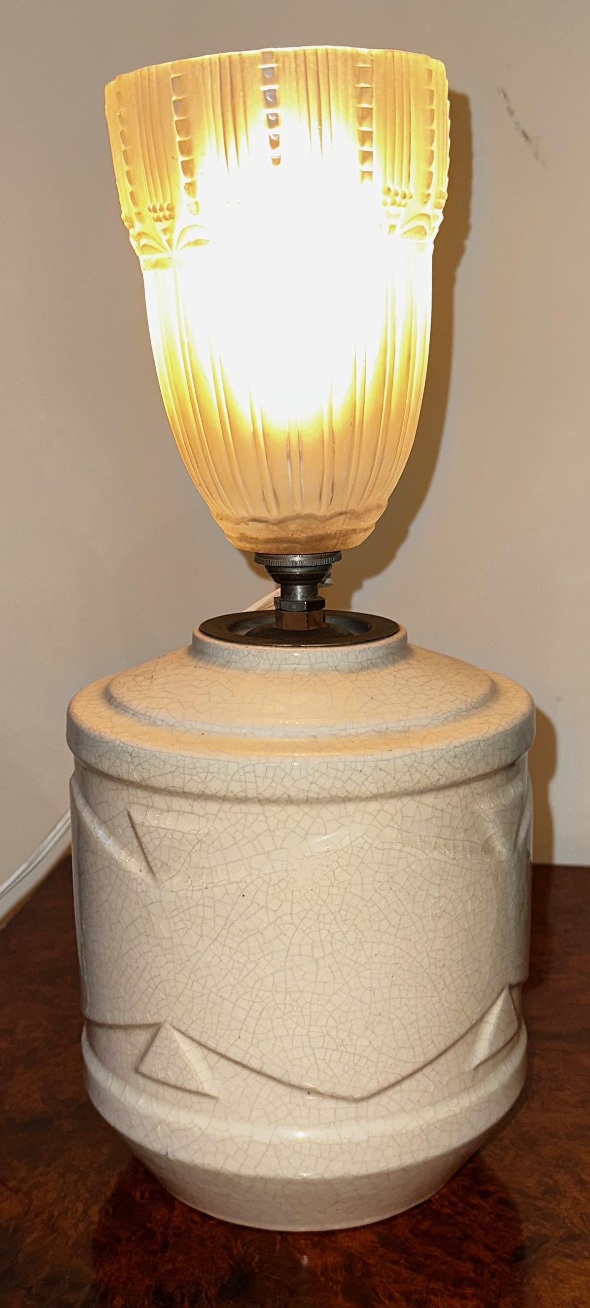 Lampe de bureau à vase en céramique Art Déco français par Robert Lallemant en vente 1