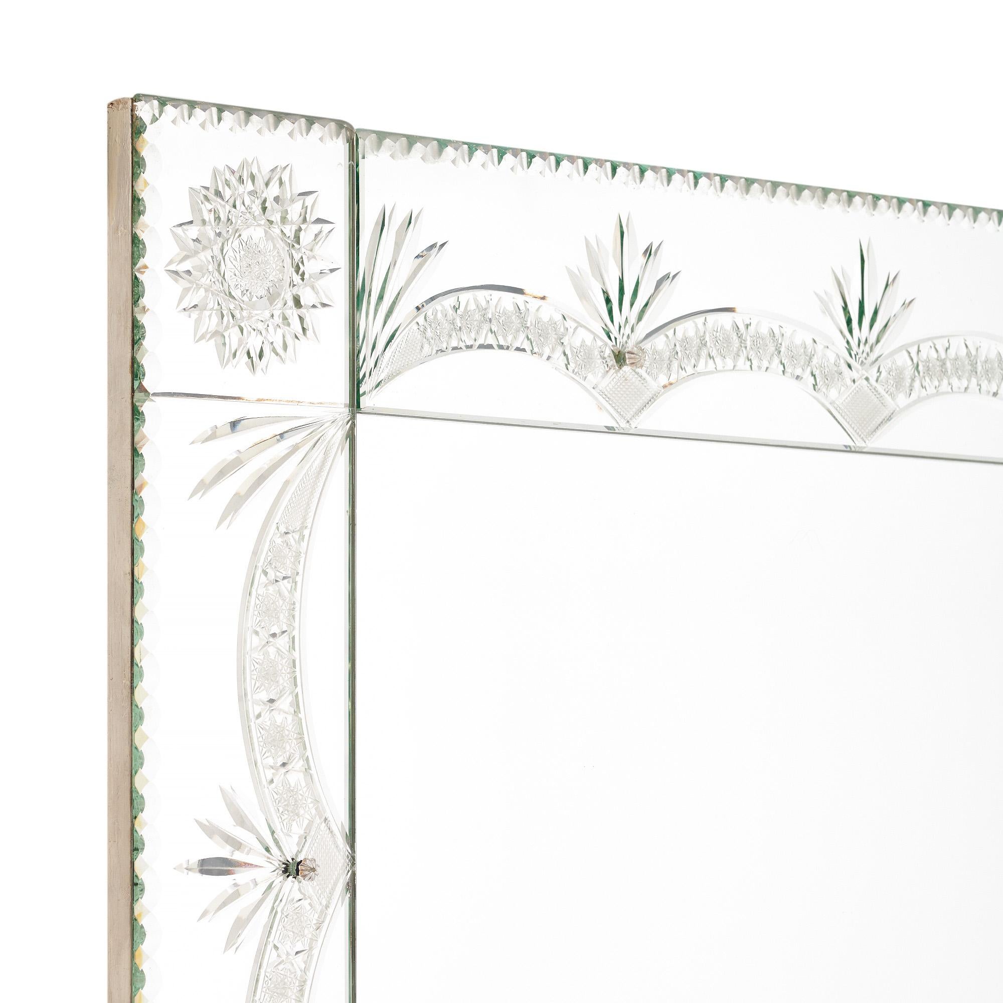Art Deco French Chiseled Mantel Mirror, Años 40 Art Decó en venta