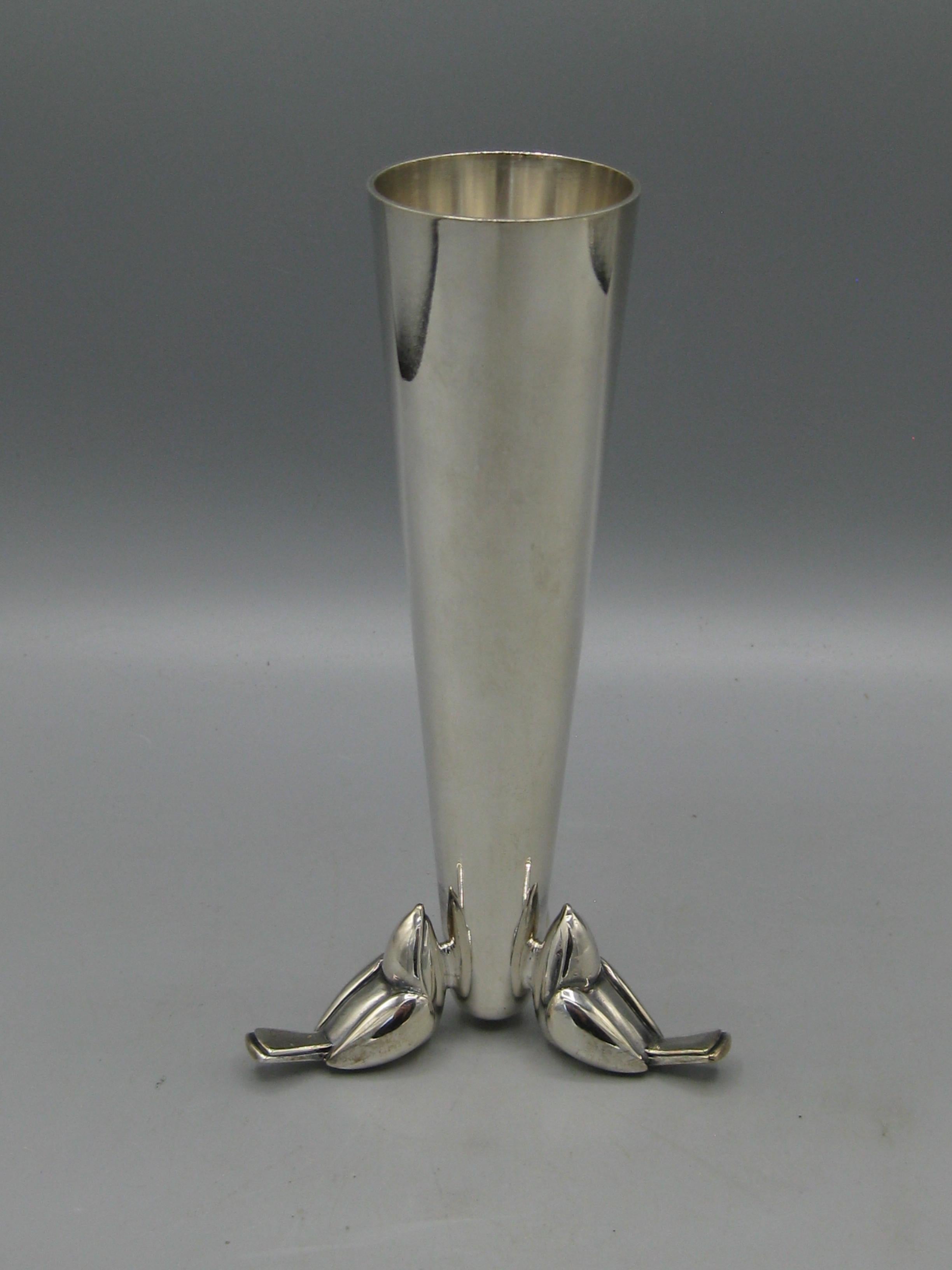 Jarrón de capullos de plata Christofle francés Art Déco Hecho en Francia siglo XX en venta