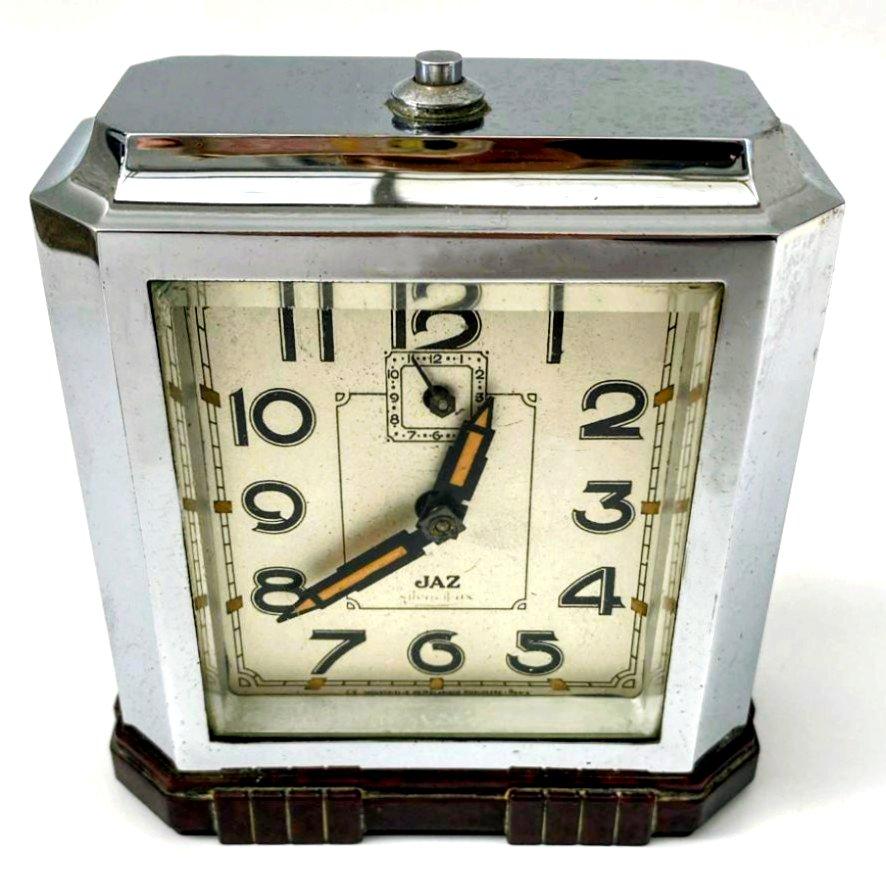Superb 1930s Art Deco chrome and Bakelite clock made by the Jaz company. This clock is in remarkably good condition. Often these clocks are found with severe chrome tarnishing or pitting but this beauty seems to have stood the test of time ( pun