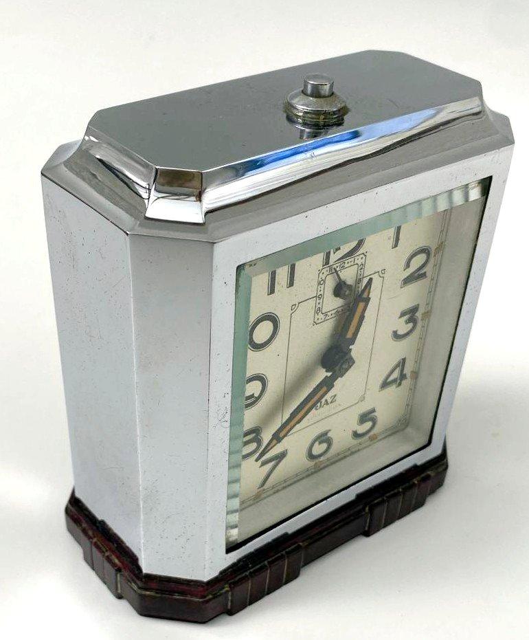 Art Deco French Chrome & Bakelite Clock by Jaz, c1930 In Good Condition For Sale In Devon, England