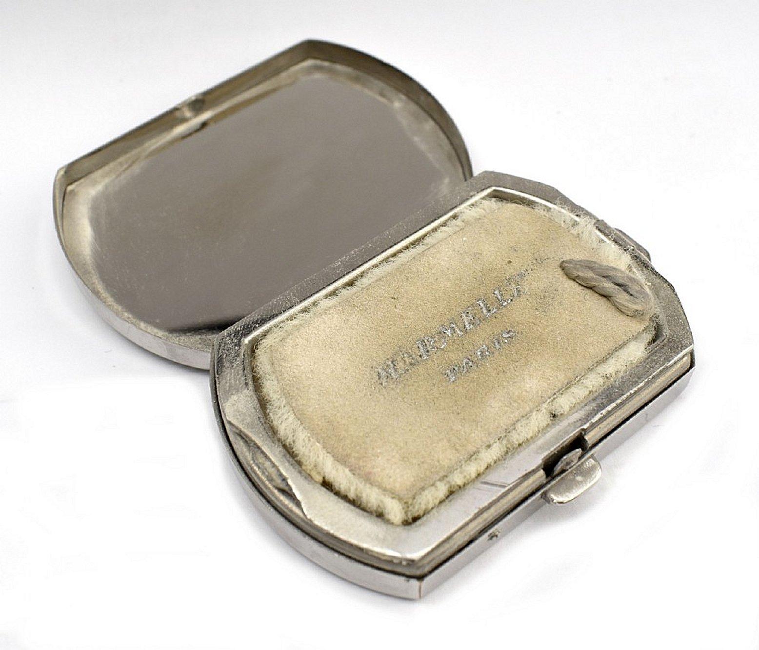 Polvera francesa Art Decó cromada y esmaltada, años 30 Esmalte en venta