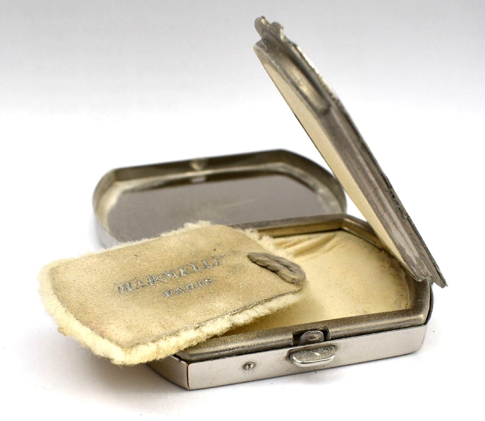 Polvera francesa Art Decó cromada y esmaltada, años 30 en venta 2