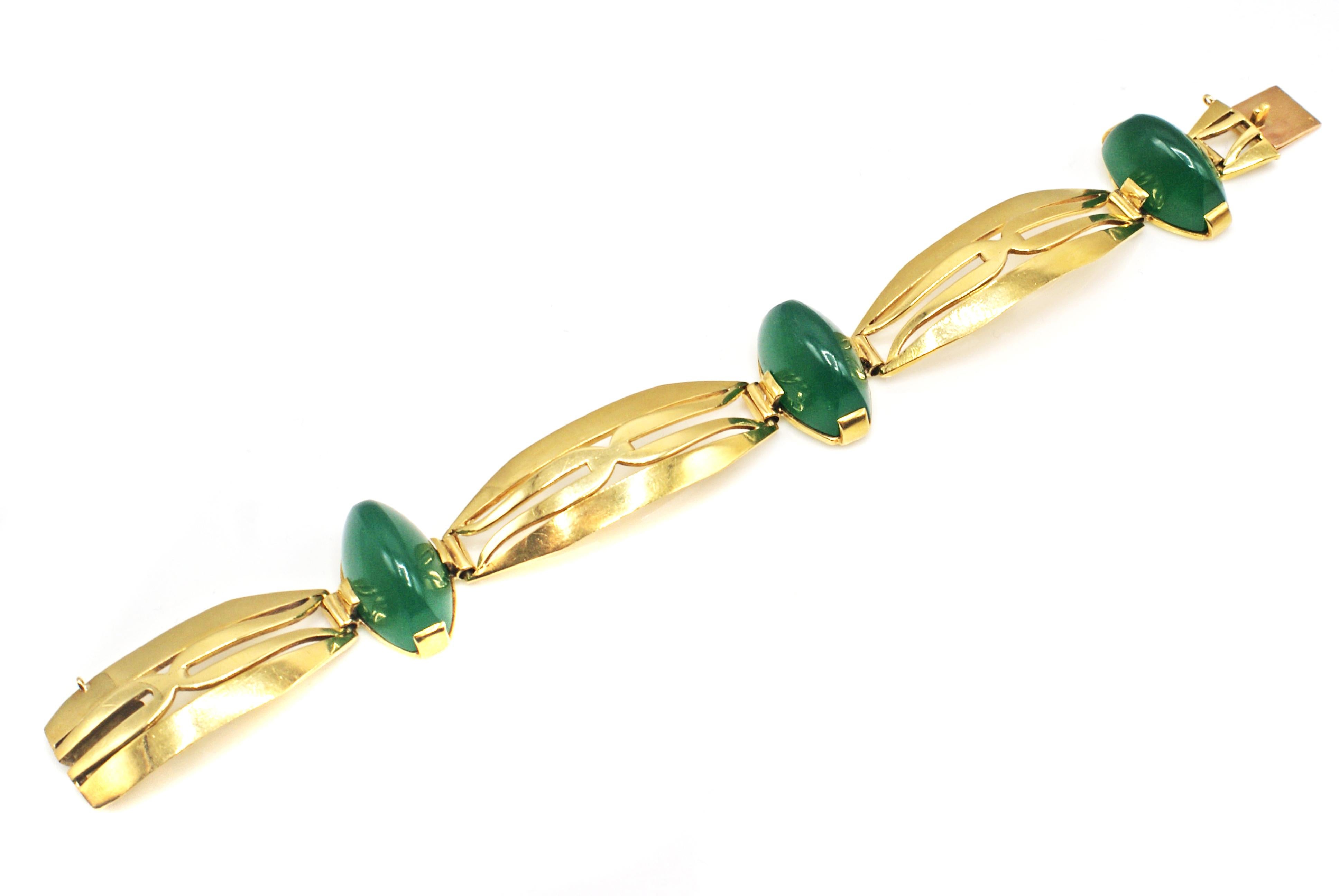 This beautifully designed and masterfully handcrafted French bracelet from the 1930s displays the geometrical design indicative of this era. Three elongated oval shaped panels of 18 karat gold are flexibly connected to three oval shaped mounts, each